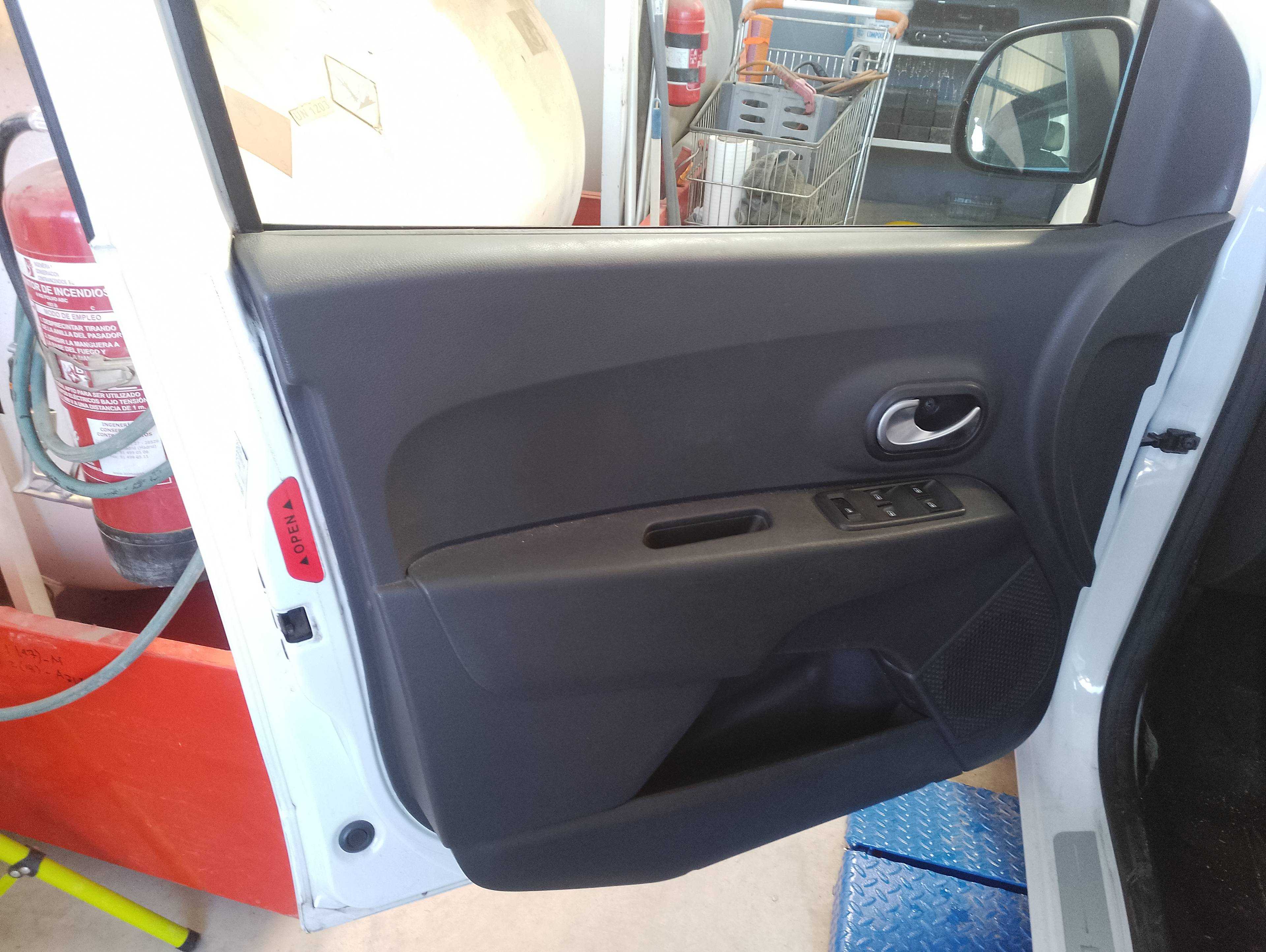 Recambio de guarnecido puerta delantera izquierda para dacia lodgy 15th anniversary referencia OEM IAM   