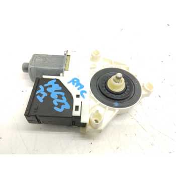 Recambio de motor elevalunas trasero izquierdo para renault megane iii berlina 5 p 1.2 16v referencia OEM IAM 827310185R 9663622