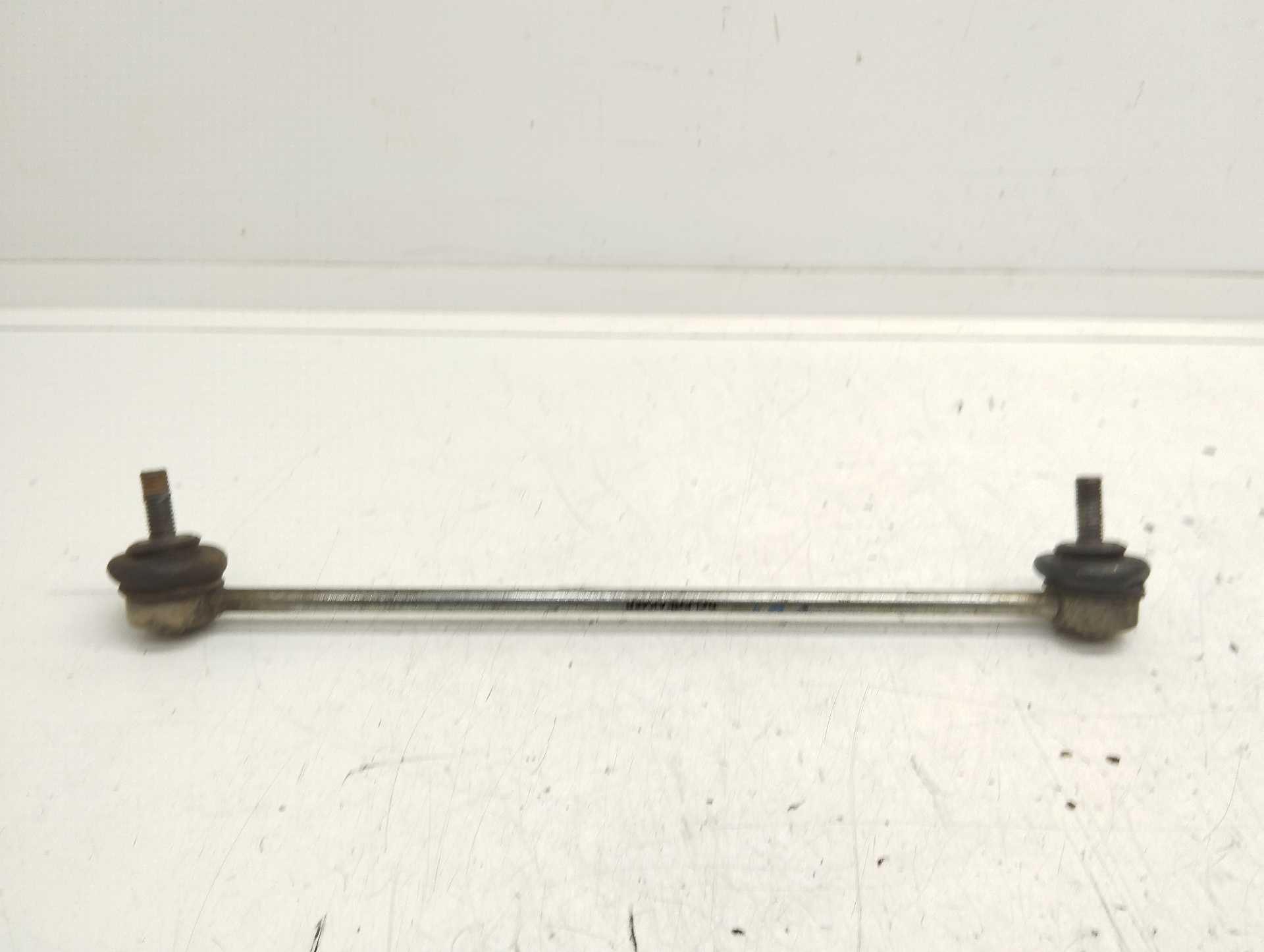Recambio de bieleta estabilizadora delantera izquierda para peugeot 206 berlina xs referencia OEM IAM  546181925R 