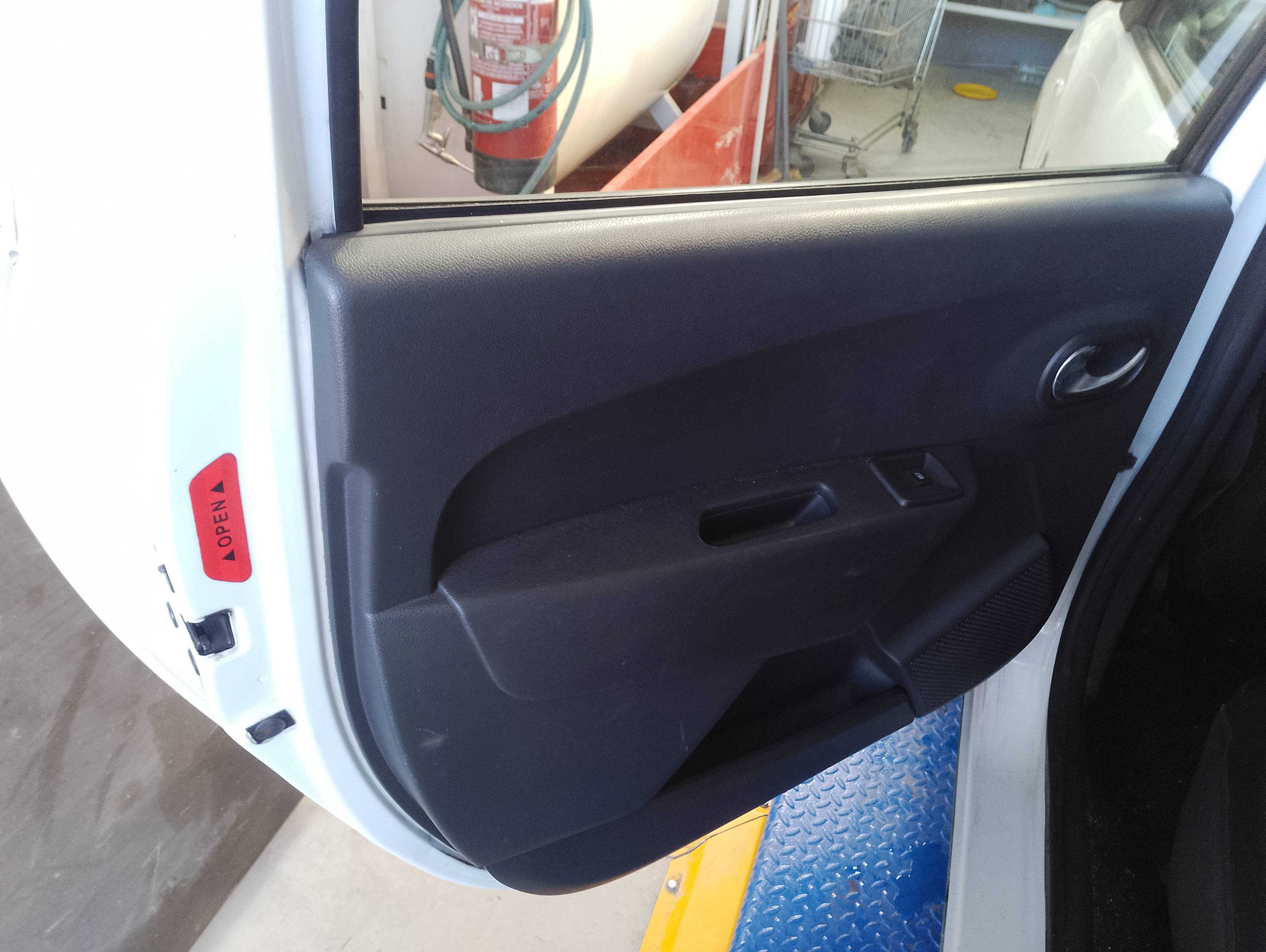 Recambio de guarnecido puerta trasera izquierda para dacia lodgy 15th anniversary referencia OEM IAM   