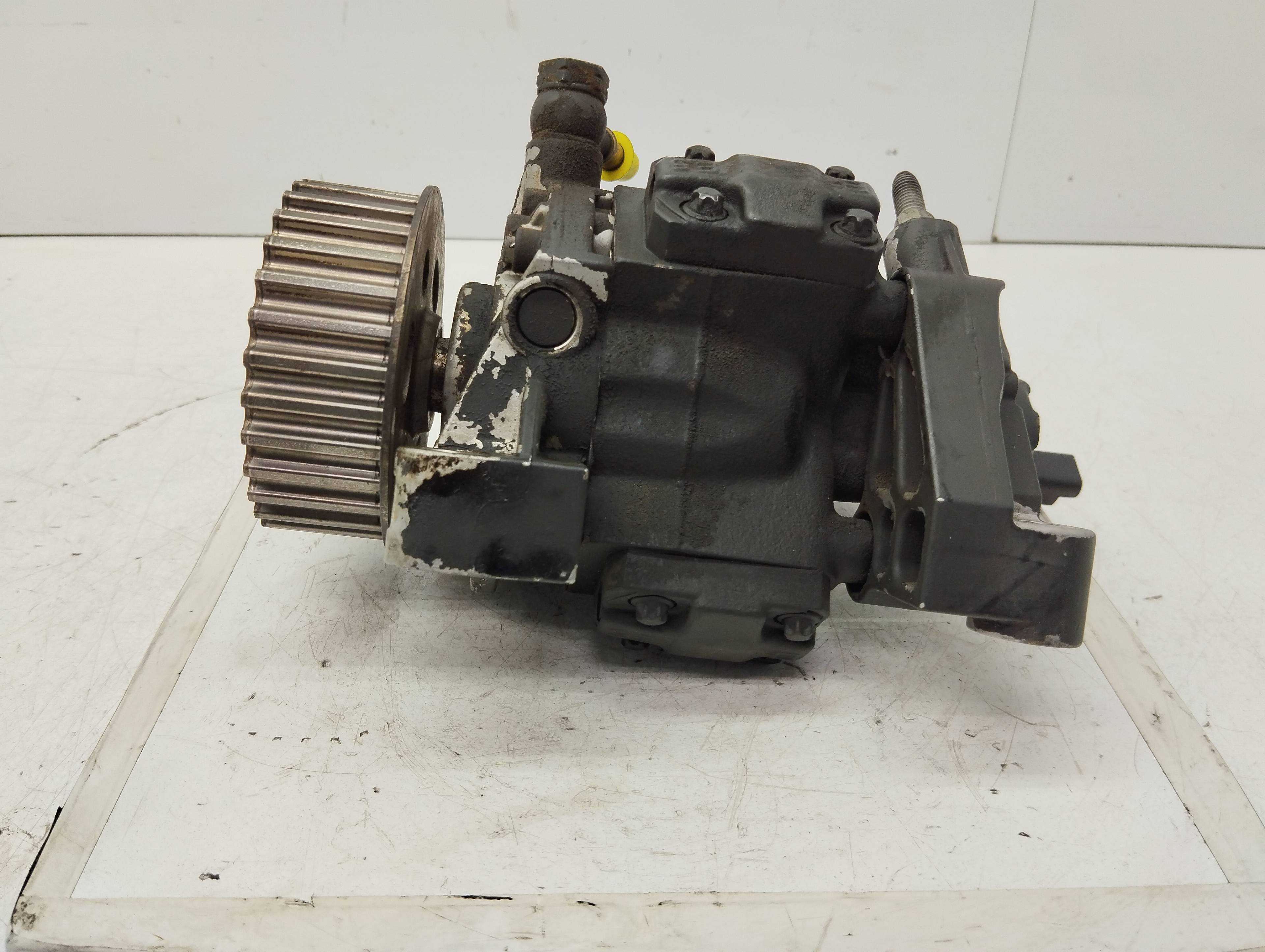 Recambio de bomba inyeccion para renault clio iii confort dynamique referencia OEM IAM 8200430599 02C20000754 SIEMENS