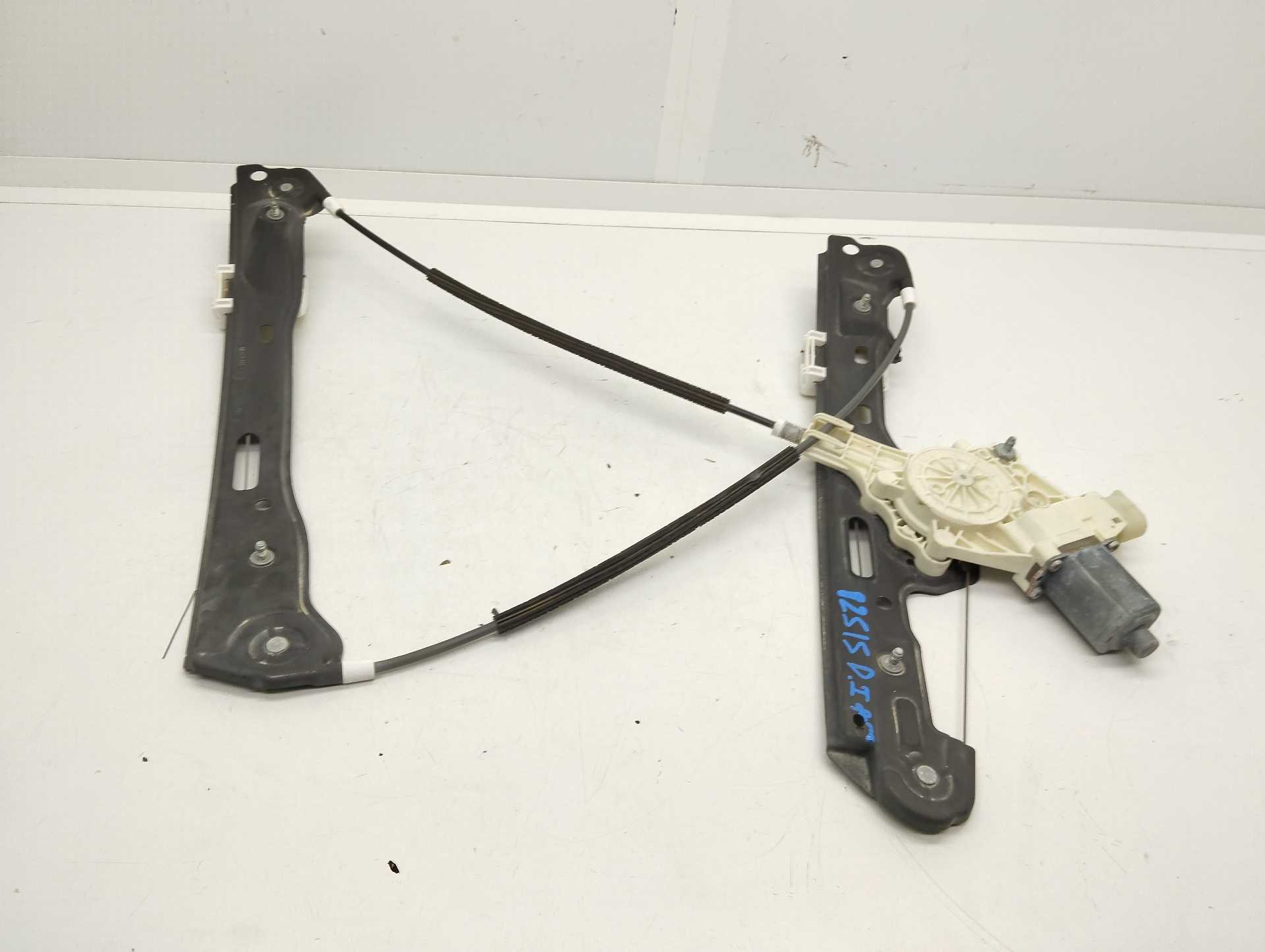 Recambio de elevalunas delantero izquierdo para bmw serie 1 berlina (e81/e87) 118d referencia OEM IAM 0130822226  