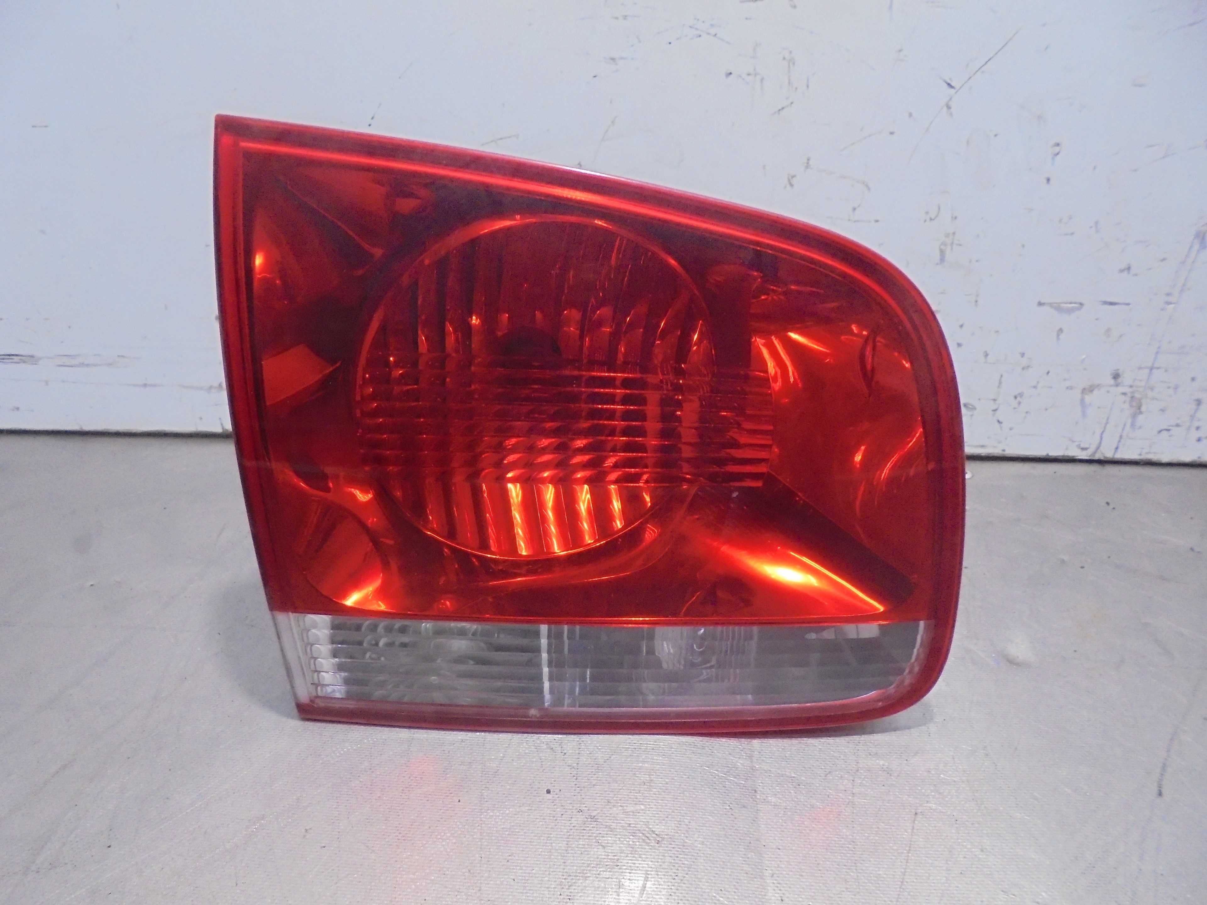 Recambio de piloto porton trasero izquierdo para volkswagen touareg (7la) tdi v6 referencia OEM IAM 7L6945093  