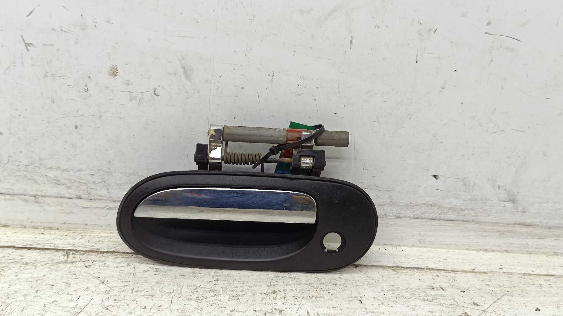 Recambio de maneta exterior delantera izquierda para nissan almera (n16/e) acenta referencia OEM IAM N0501973  