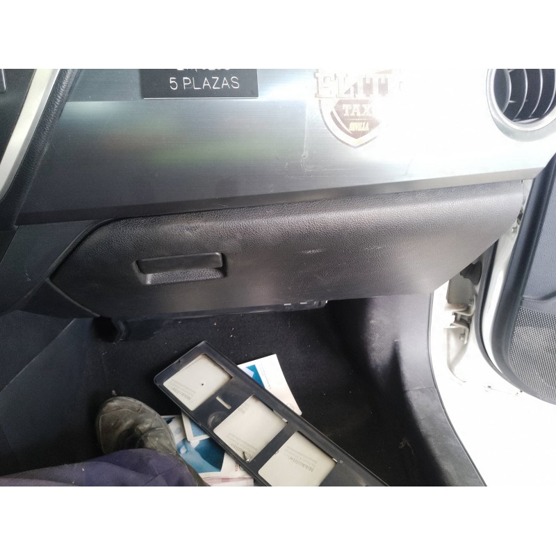Recambio de guantera para toyota auris hybrid active referencia OEM IAM   