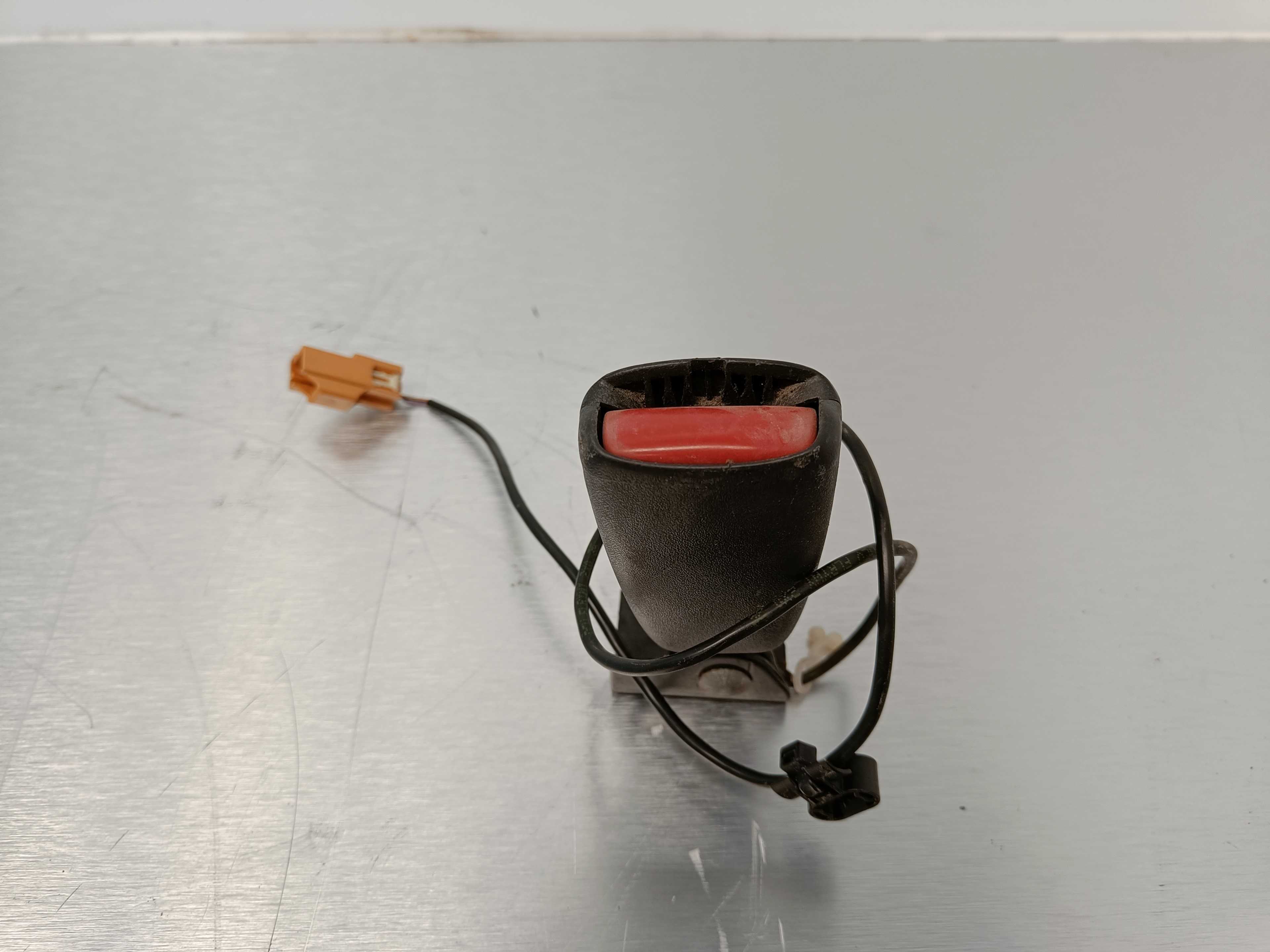 Recambio de anclaje cinturon de seguridad para volvo s40 berlina 2.0 16v referencia OEM IAM   