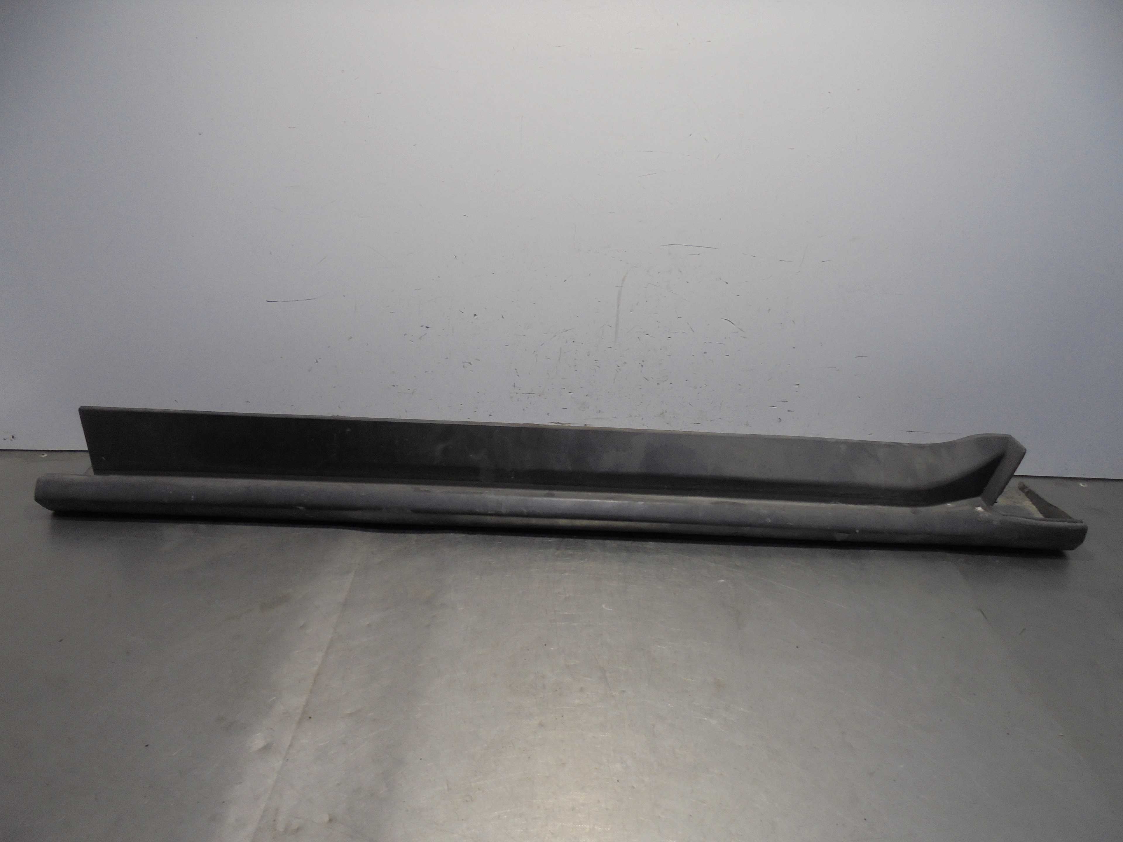 Recambio de faldon lateral para ford tourneo courier (c4a) ambiente referencia OEM IAM ET7610154A  