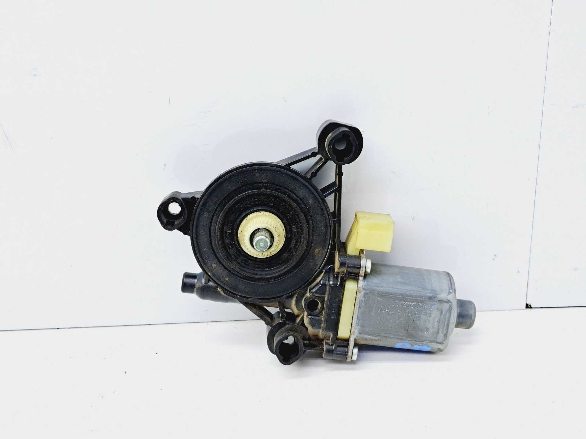 Recambio de motor elevalunas delantero derecho para seat leon (5f1) i-tech referencia OEM IAM 5Q0959802B 0130822716 BOSCH