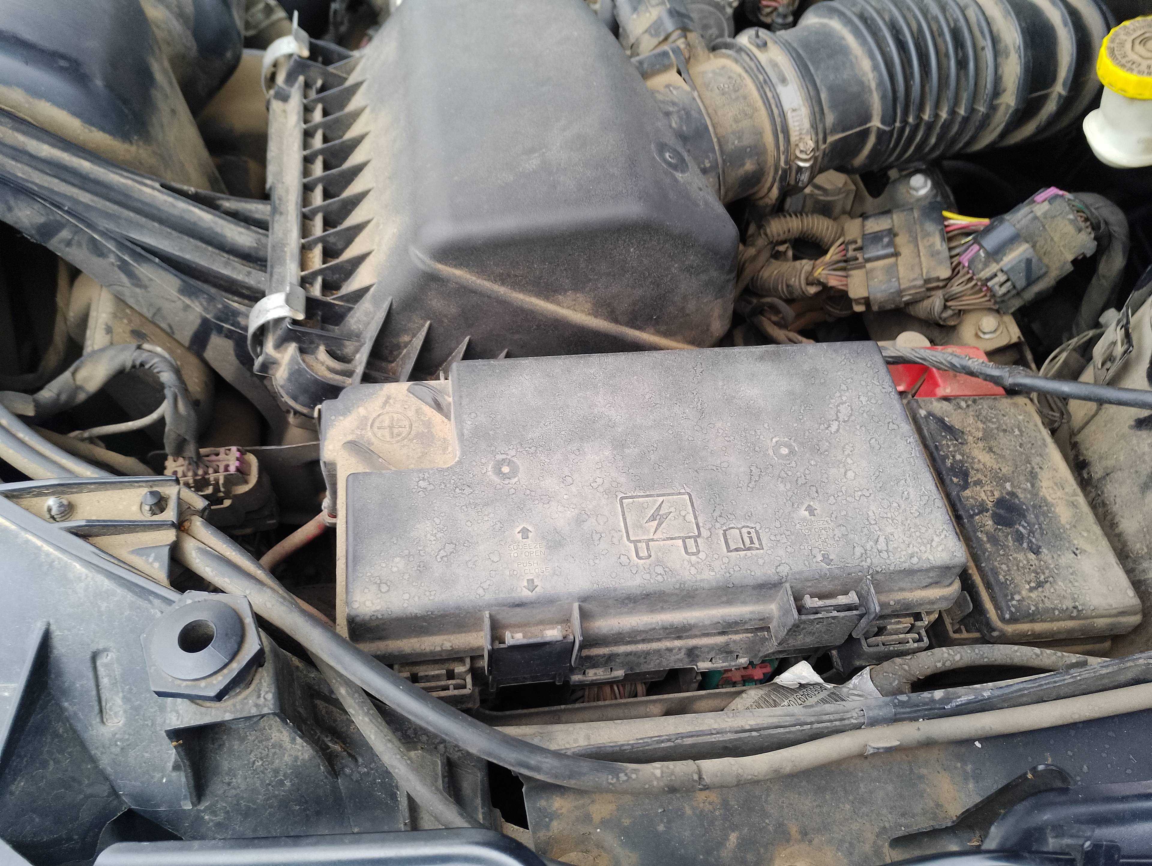 Recambio de caja reles / fusibles para dodge journey se referencia OEM IAM   