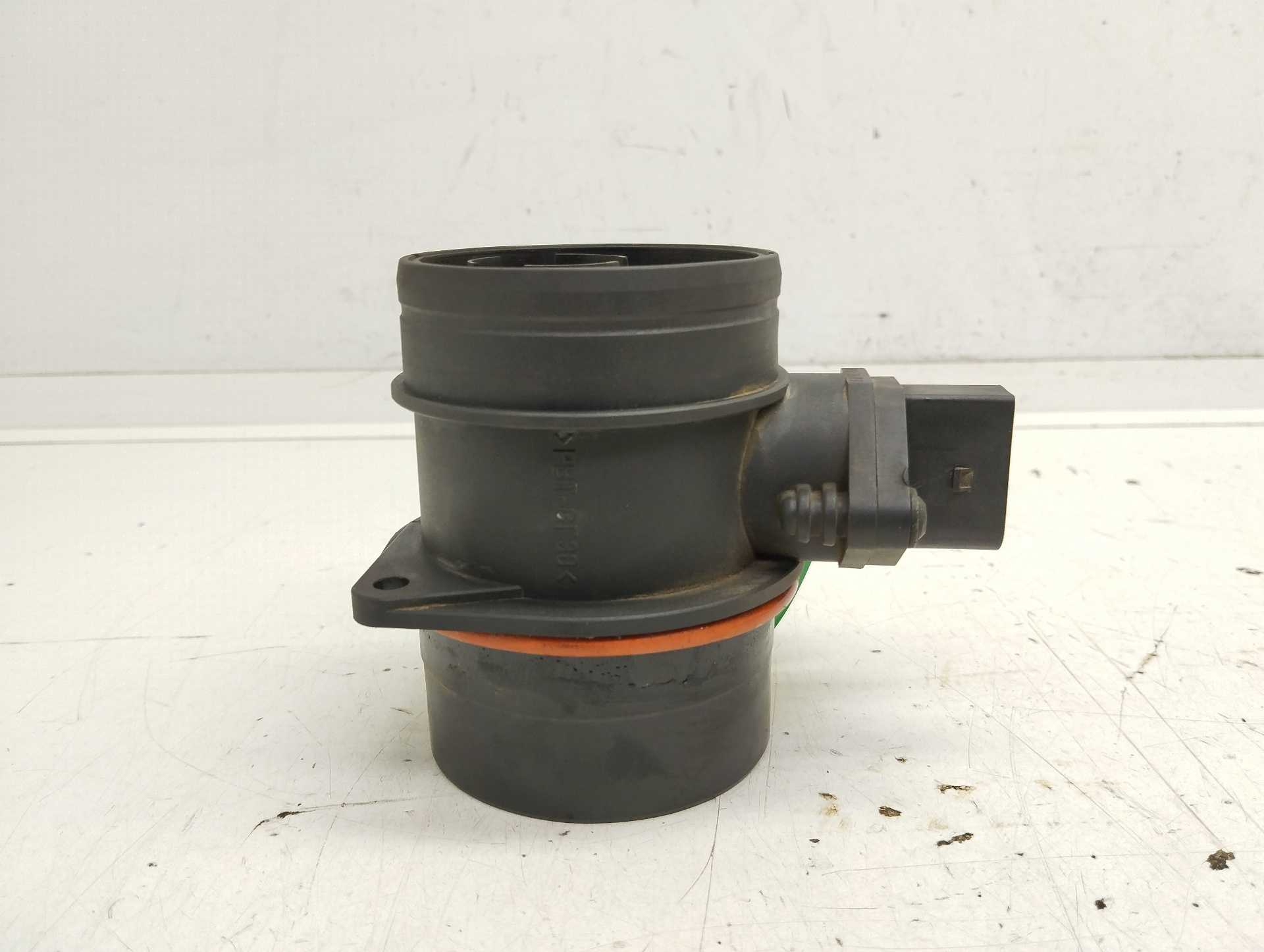 Recambio de caudalimetro para dodge journey se referencia OEM IAM 05033320AA 0281002779 BOSCH