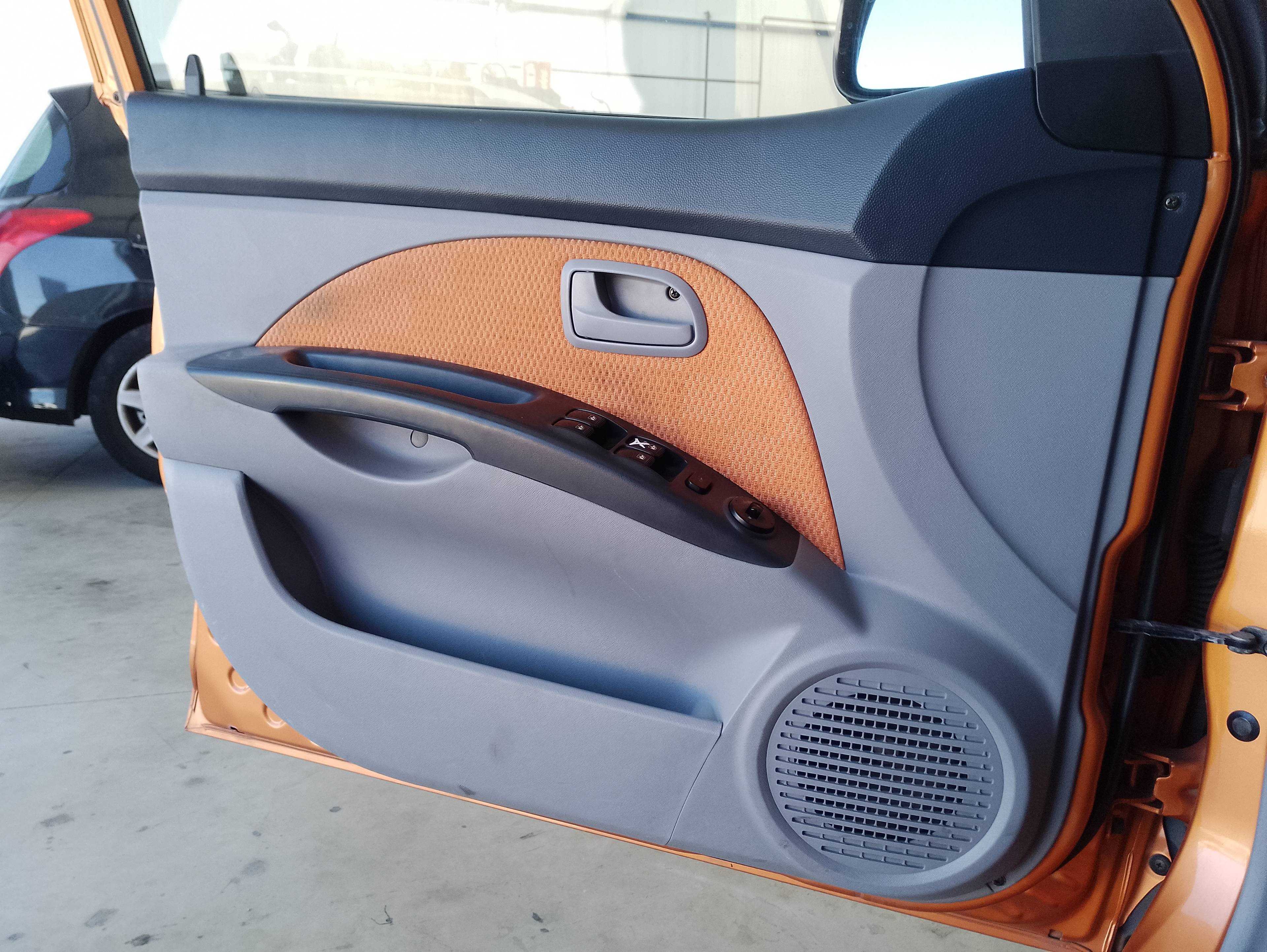 Recambio de guarnecido puerta delantera izquierda para kia picanto 1.1 active referencia OEM IAM   