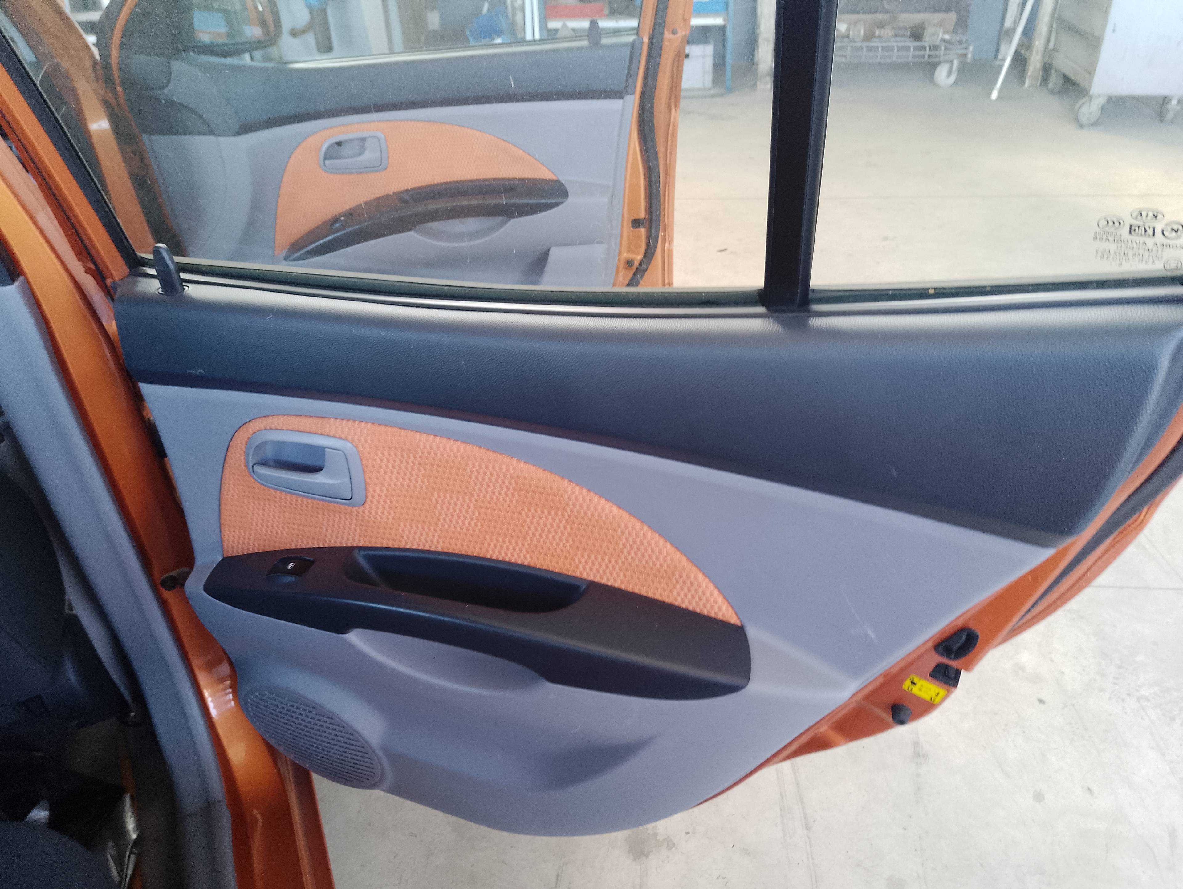 Recambio de guarnecido puerta trasera derecha para kia picanto 1.1 active referencia OEM IAM   