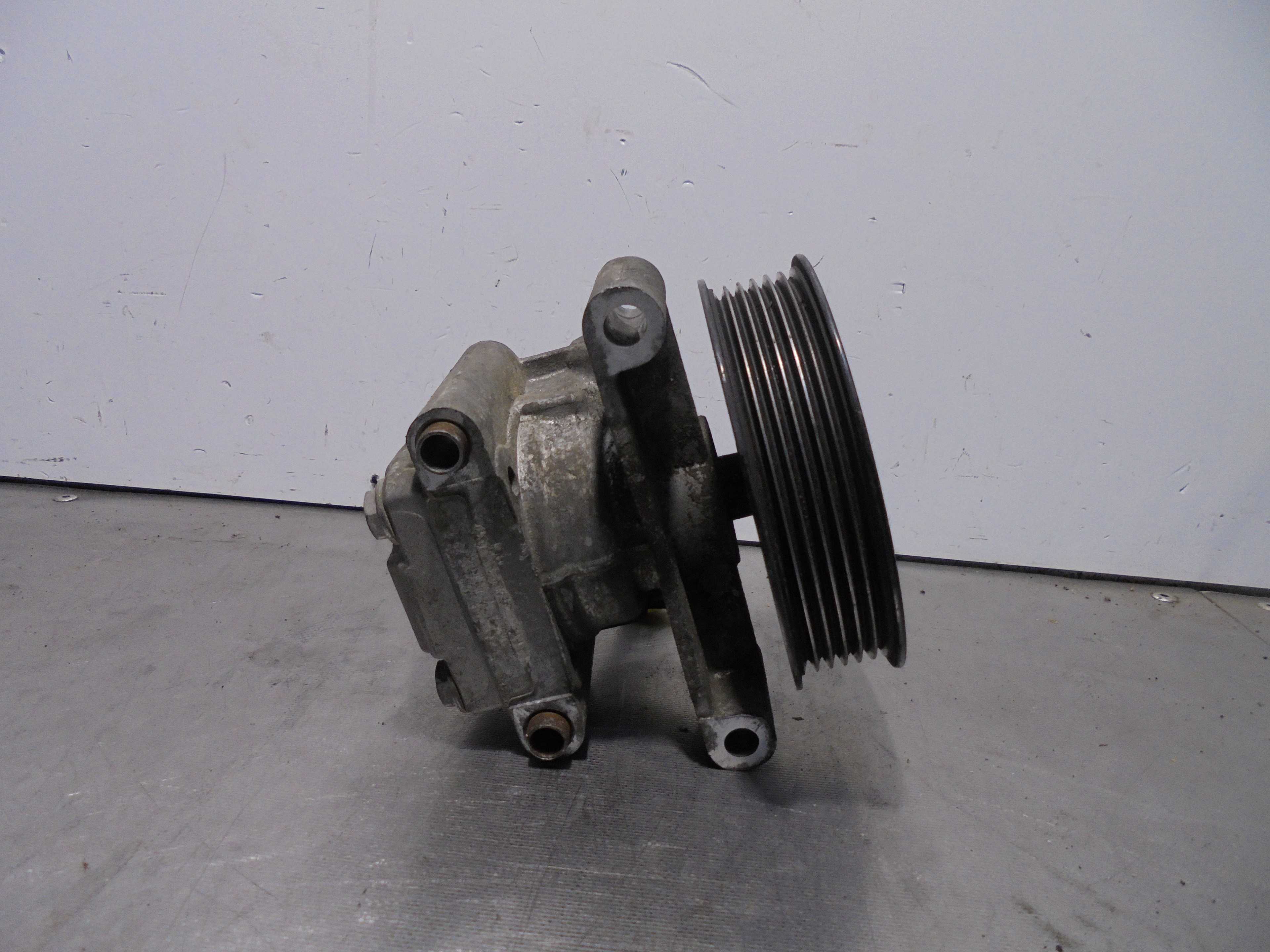 Recambio de bomba direccion para ford fiesta (cbk) 1.3 cat referencia OEM IAM 2S6C3A696GF  