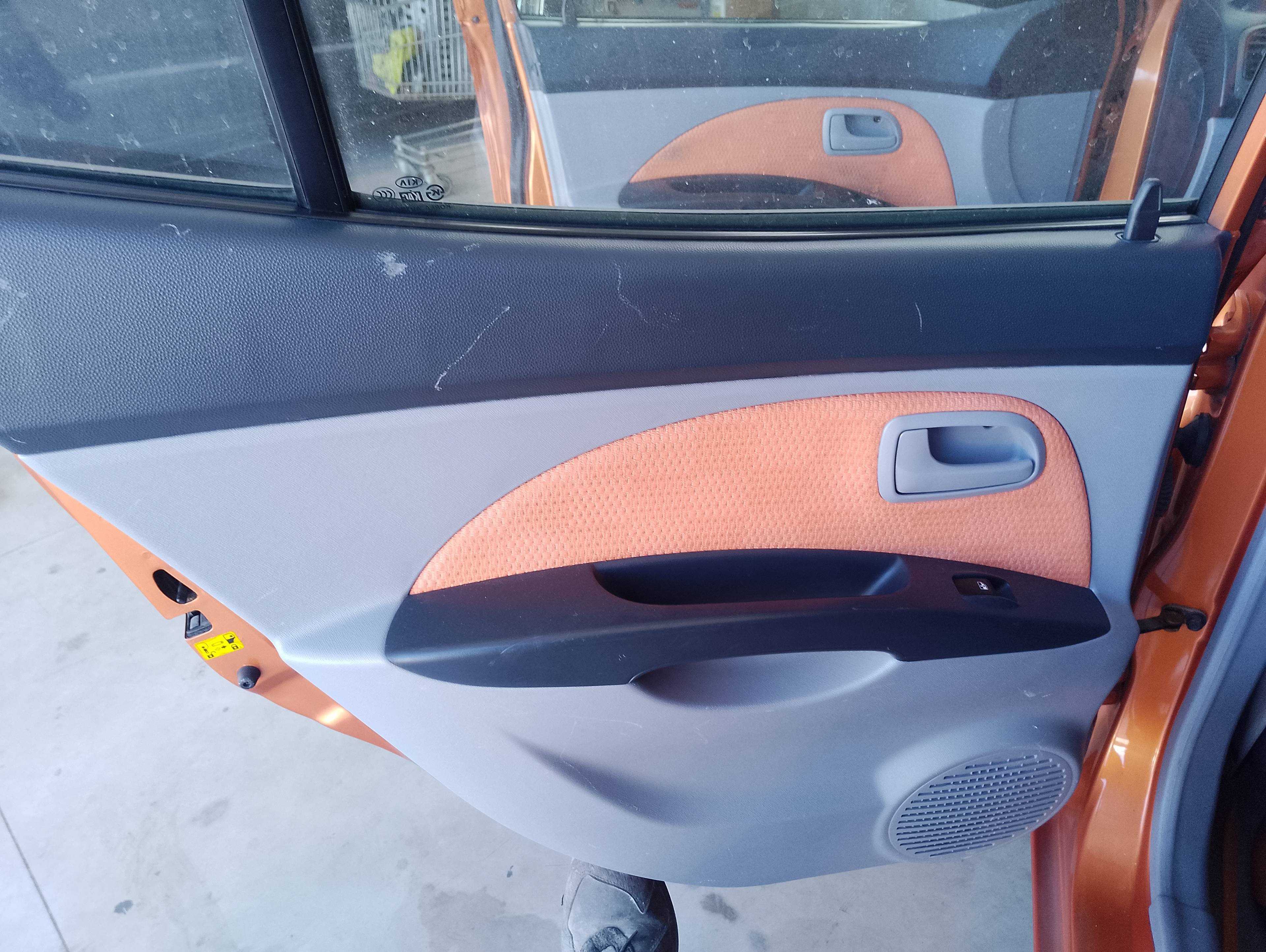 Recambio de guarnecido puerta trasera izquierda para kia picanto 1.1 active referencia OEM IAM   