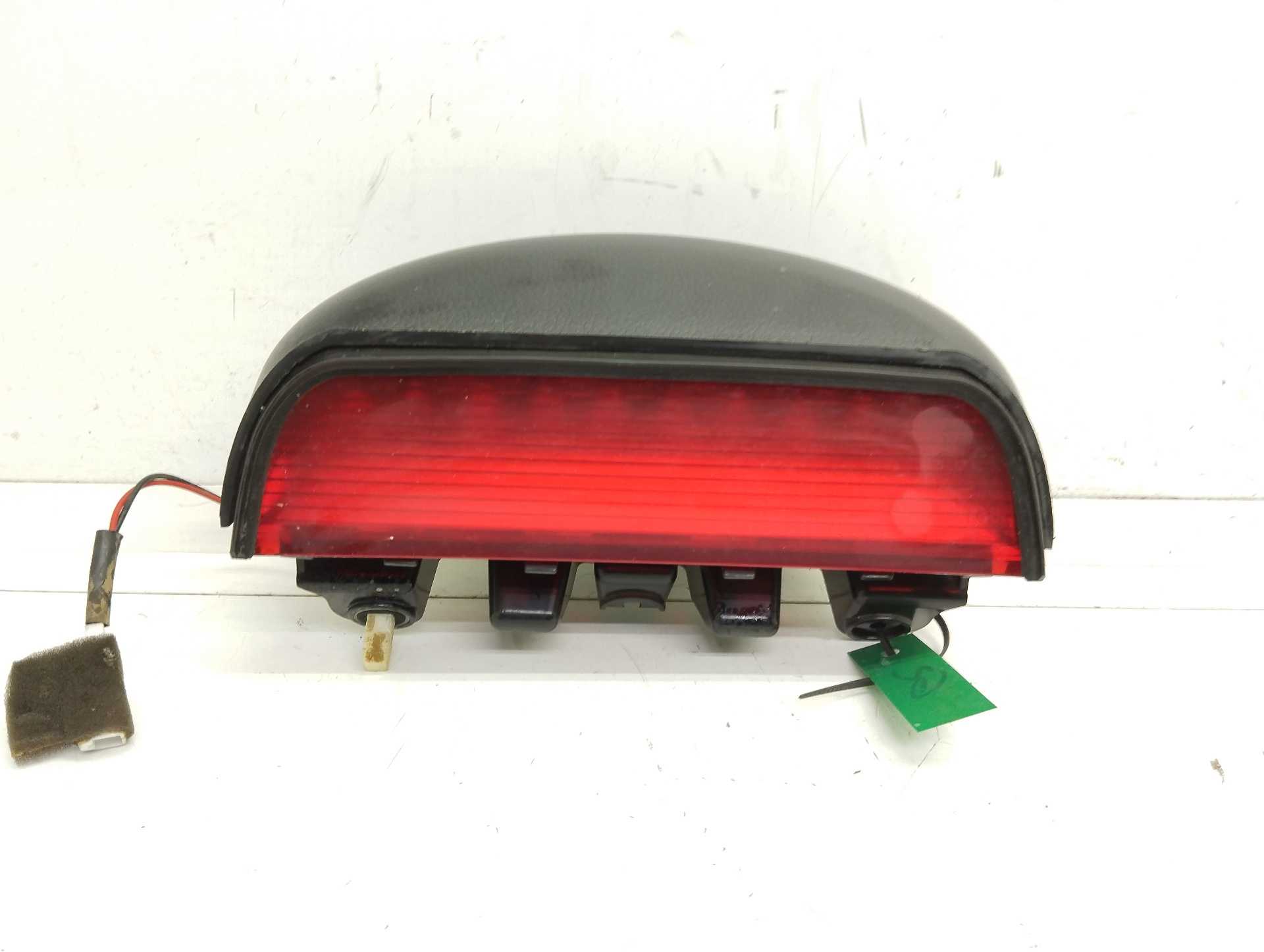Recambio de luz central de freno para ssangyong actyon 200 xdi referencia OEM IAM 8380031002  