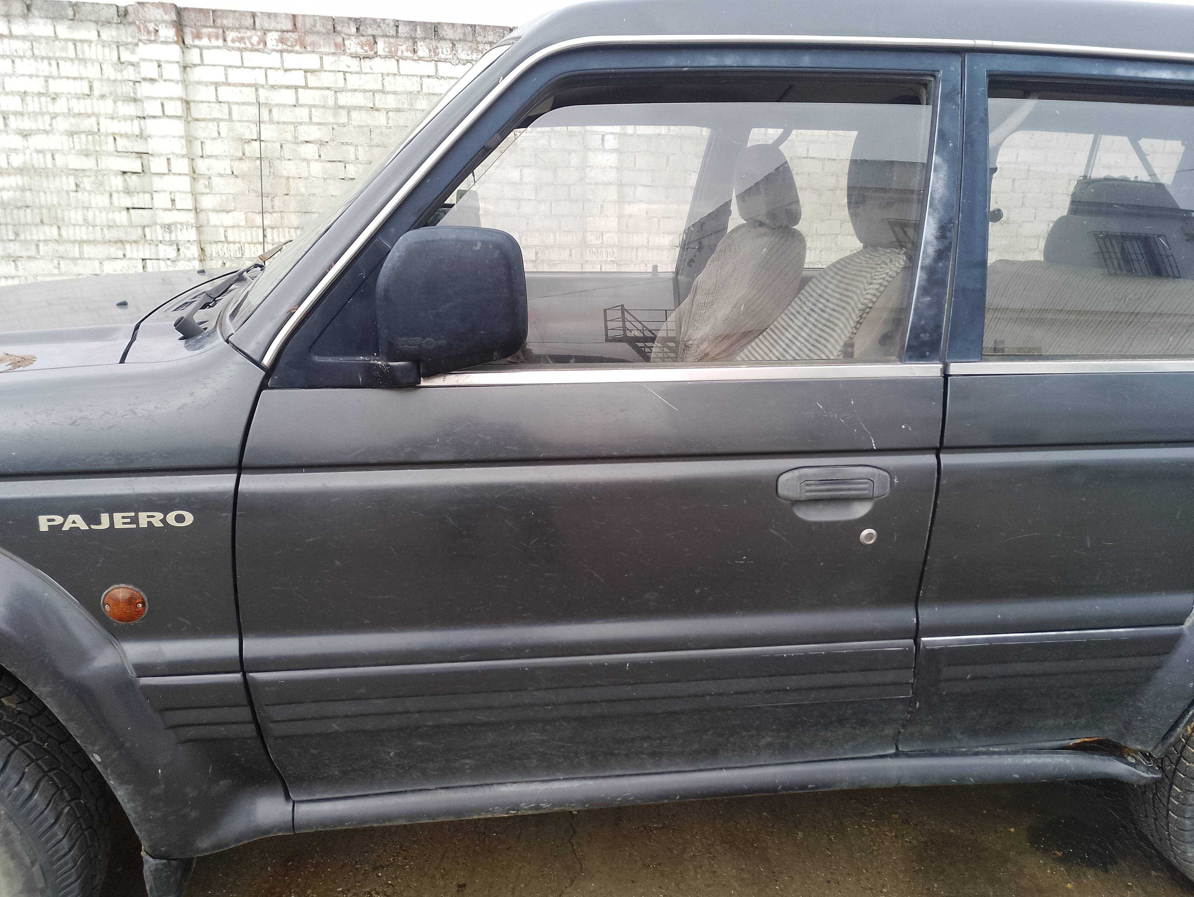 Recambio de puerta delantera izquierda para mitsubishi pajero 2.5 turbodiesel referencia OEM IAM   