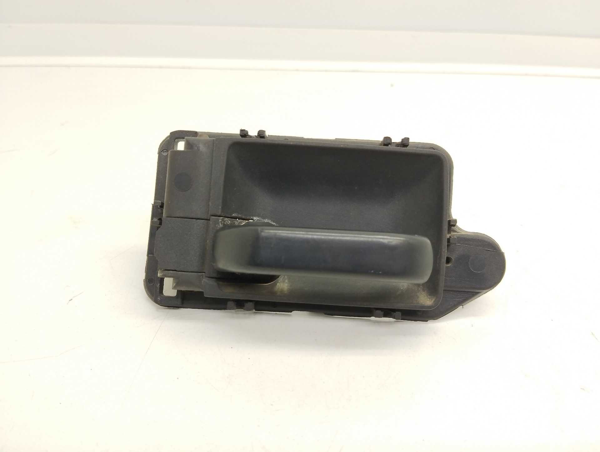 Recambio de maneta interior delantera izquierda para peugeot 205 berlina 1.8 d generation referencia OEM IAM   