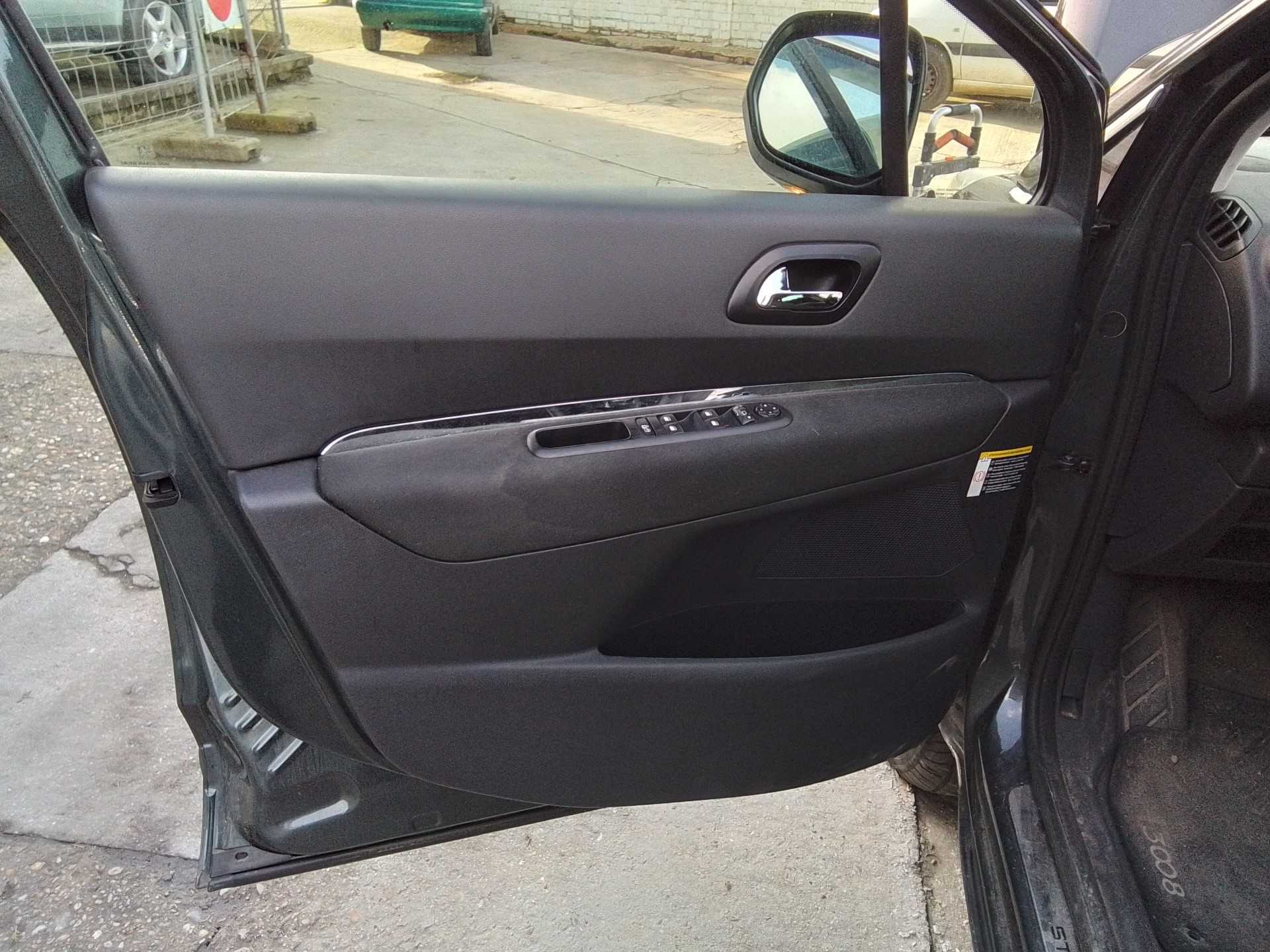 Recambio de guarnecido puerta delantera izquierda para peugeot 3008 1.6 hdi fap referencia OEM IAM   