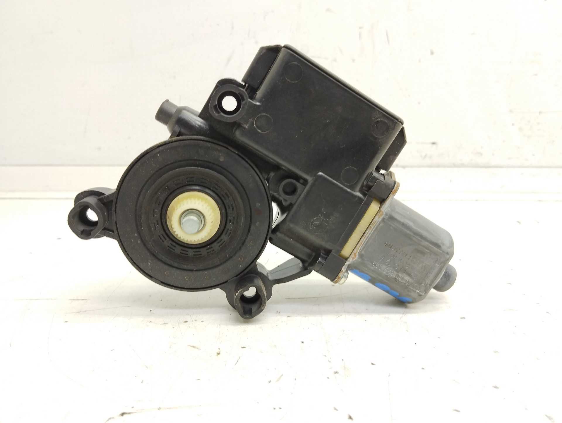 Recambio de motor elevalunas trasero derecho para volkswagen polo (6r1) advance referencia OEM IAM 6R0959812G 0130822533 