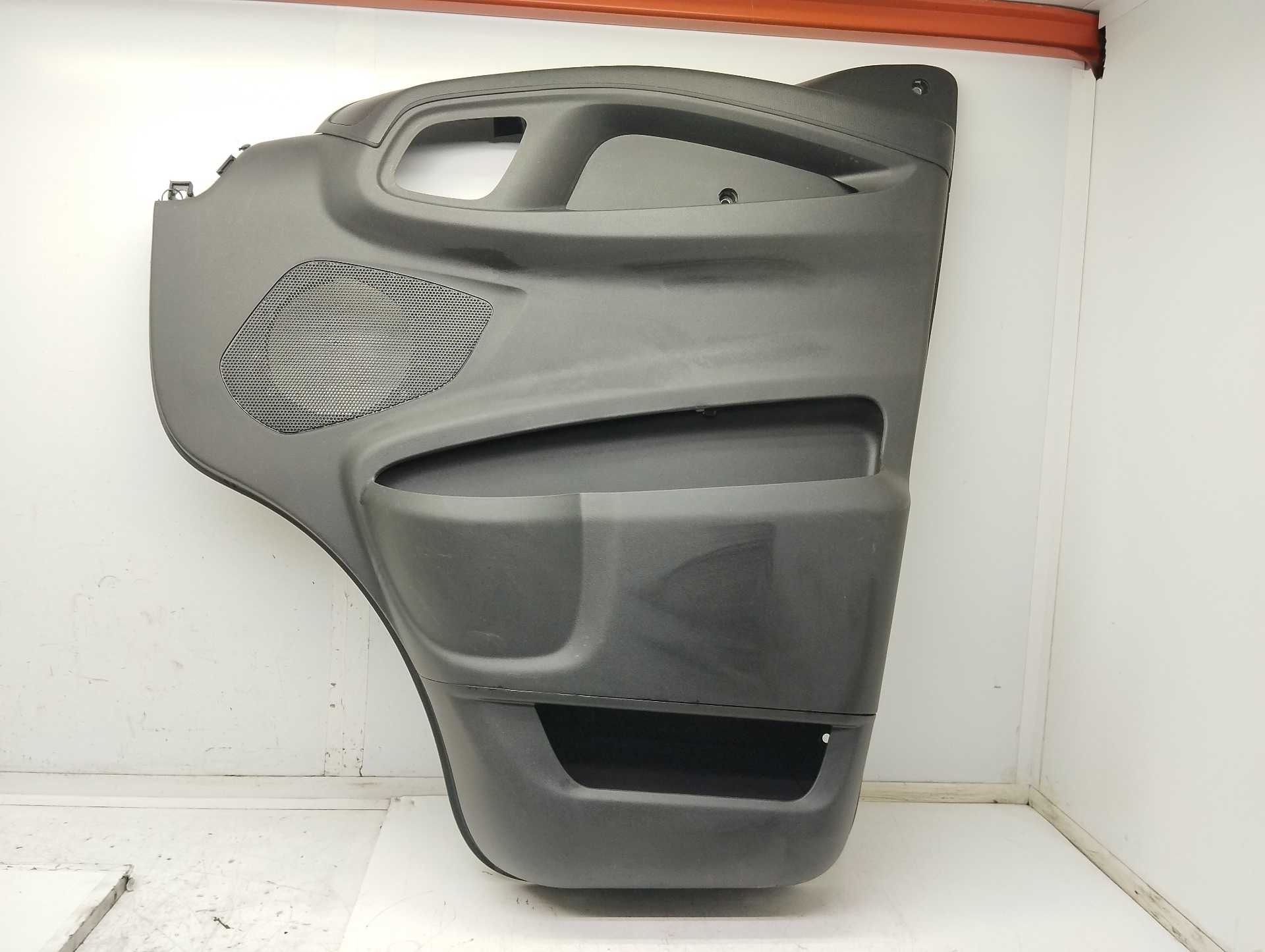 Recambio de guarnecido puerta delantera derecha para iveco 35s12 referencia OEM IAM 5802835408  