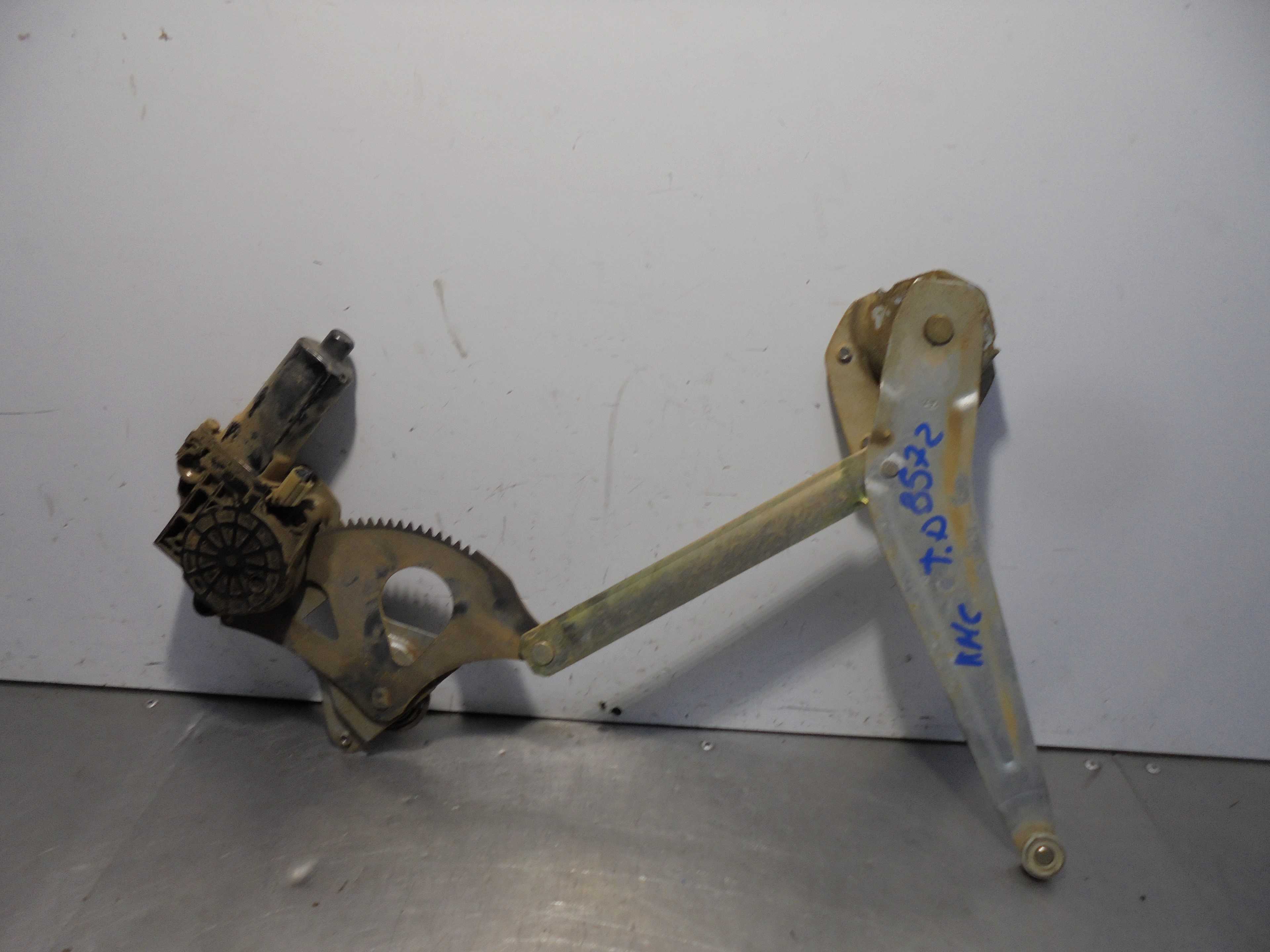 Recambio de elevalunas trasero derecho para mitsubishi galloper (hyundai) 2.5 td (5-ptas.) referencia OEM IAM  ELECTRICO 5 PUERT
