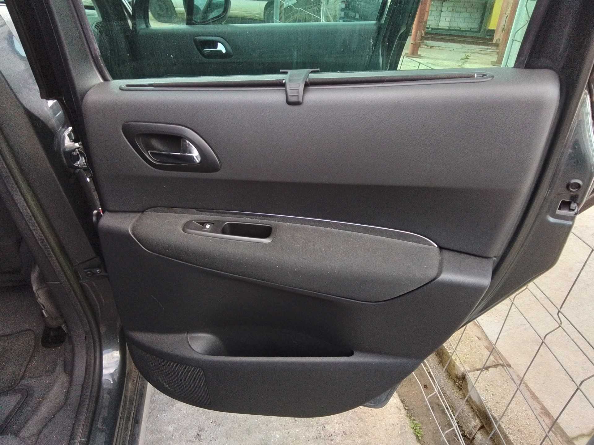 Recambio de guarnecido puerta trasera derecha para peugeot 3008 1.6 hdi fap referencia OEM IAM   