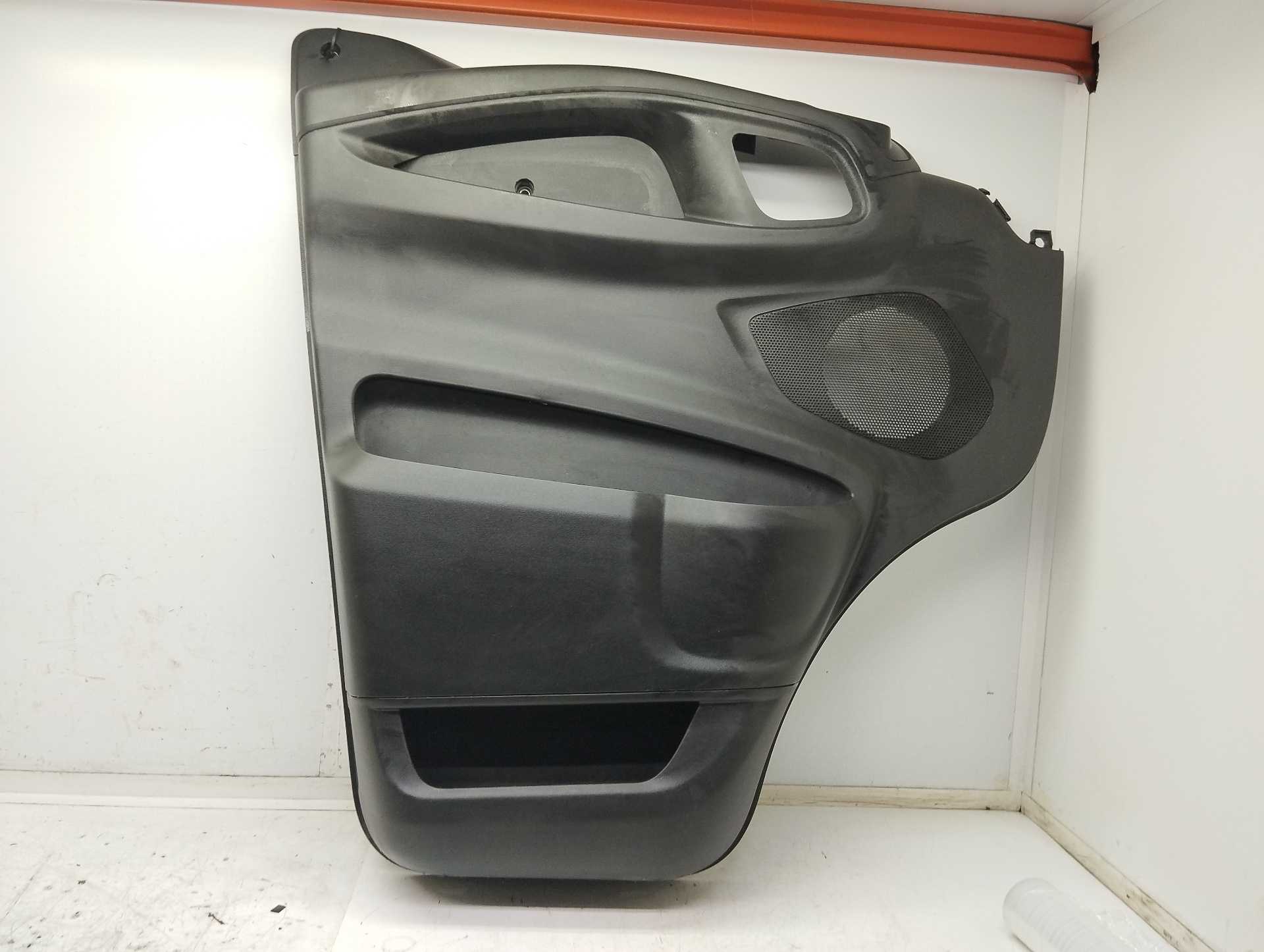 Recambio de guarnecido puerta delantera izquierda para iveco 35s12 referencia OEM IAM 5802836230  