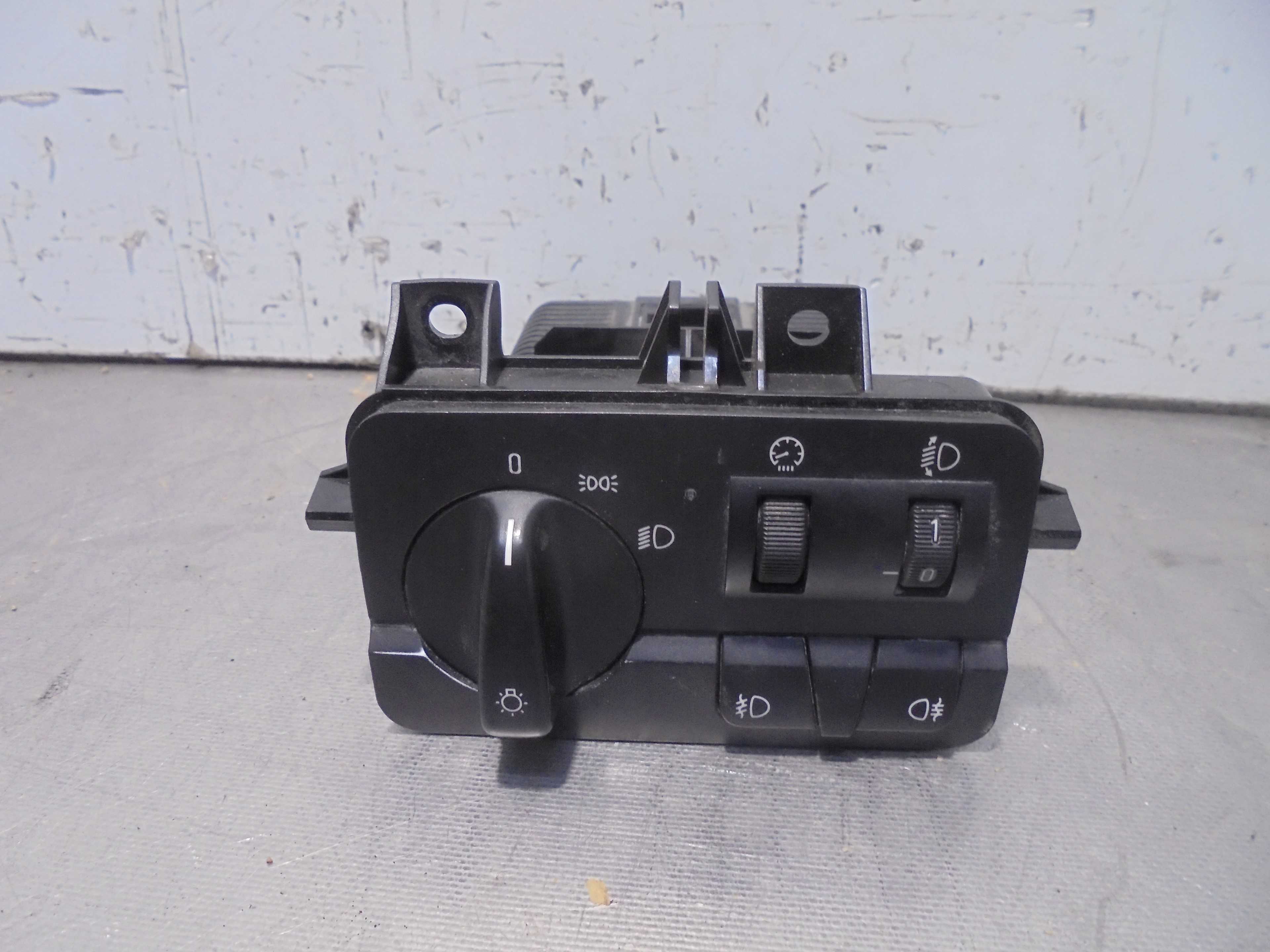 Recambio de mando luces para bmw serie 3 berlina (e46) 320d referencia OEM IAM 61314108586  