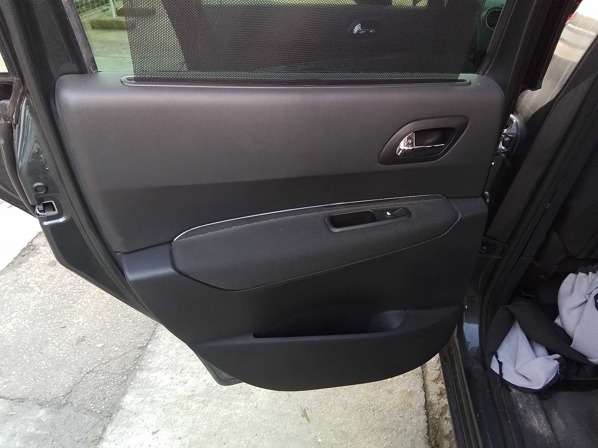 Recambio de guarnecido puerta trasera izquierda para peugeot 3008 1.6 hdi fap referencia OEM IAM   