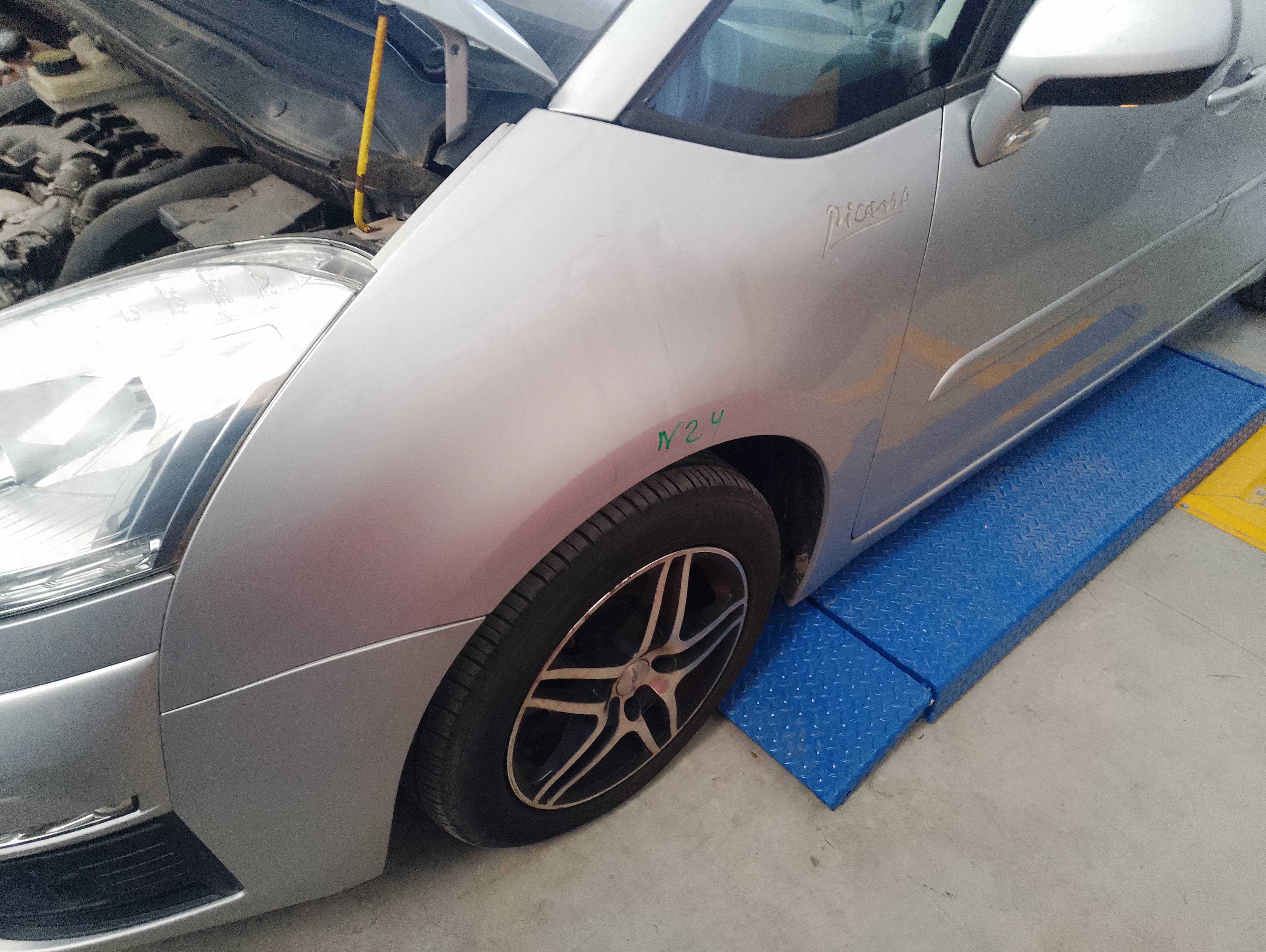 Recambio de aleta delantera izquierda para citroën c4 picasso exclusive referencia OEM IAM 7840V1  