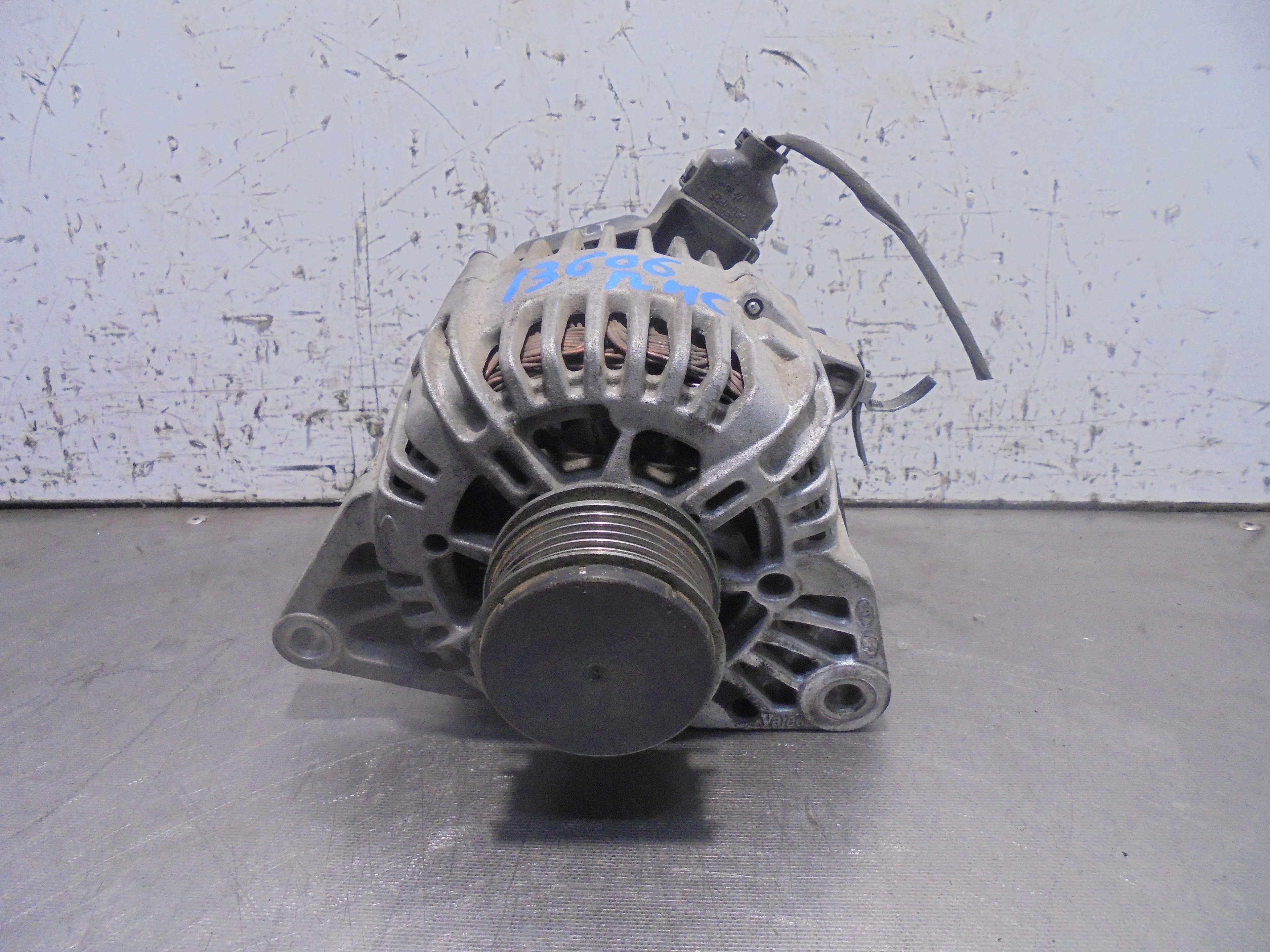 Recambio de alternador para hyundai i30 1.6 crdi cat referencia OEM IAM 373002A110 VALEO 