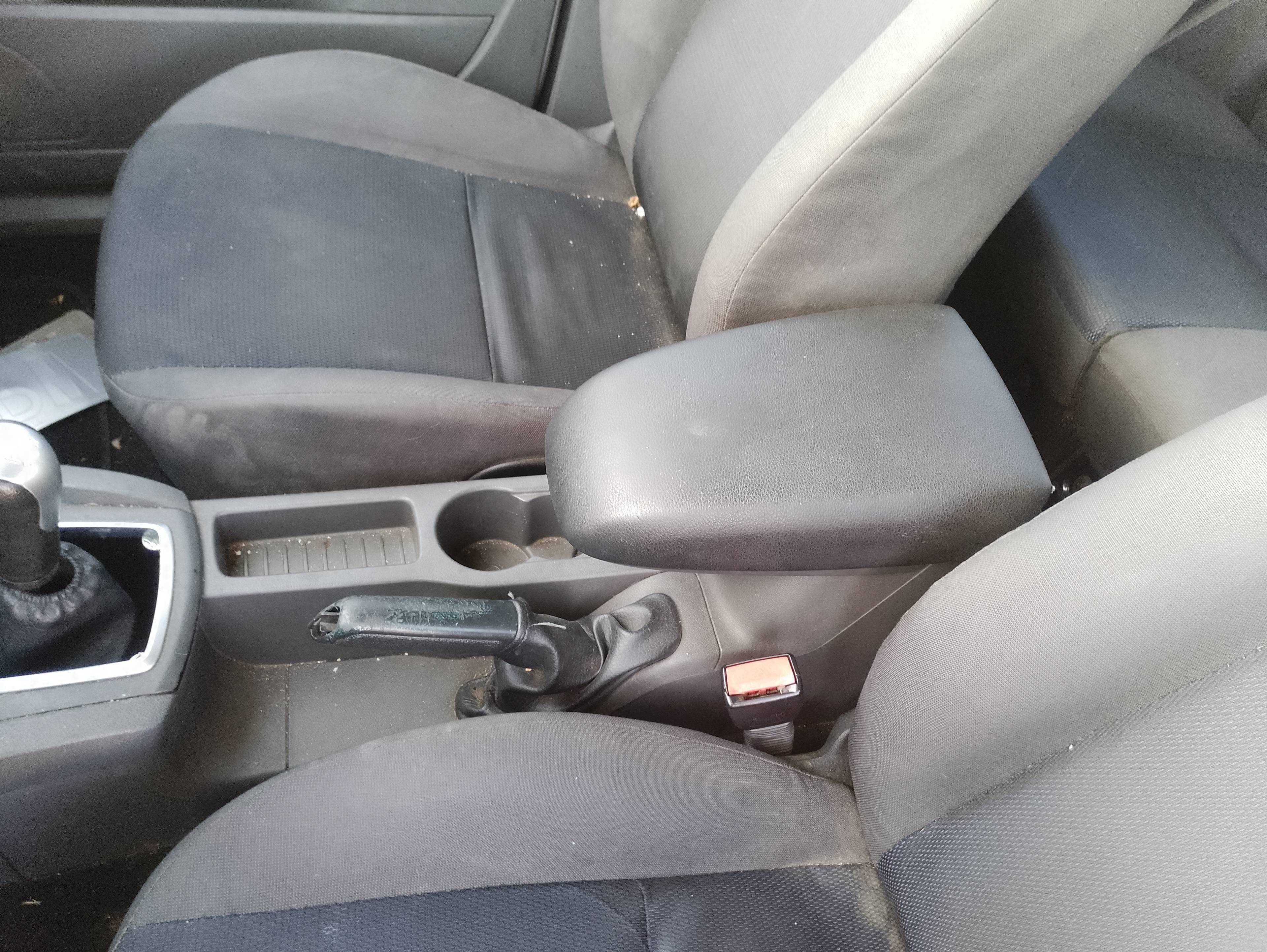 Recambio de apoyabrazos central para ford focus berlina (cap) ambiente (d) referencia OEM IAM   