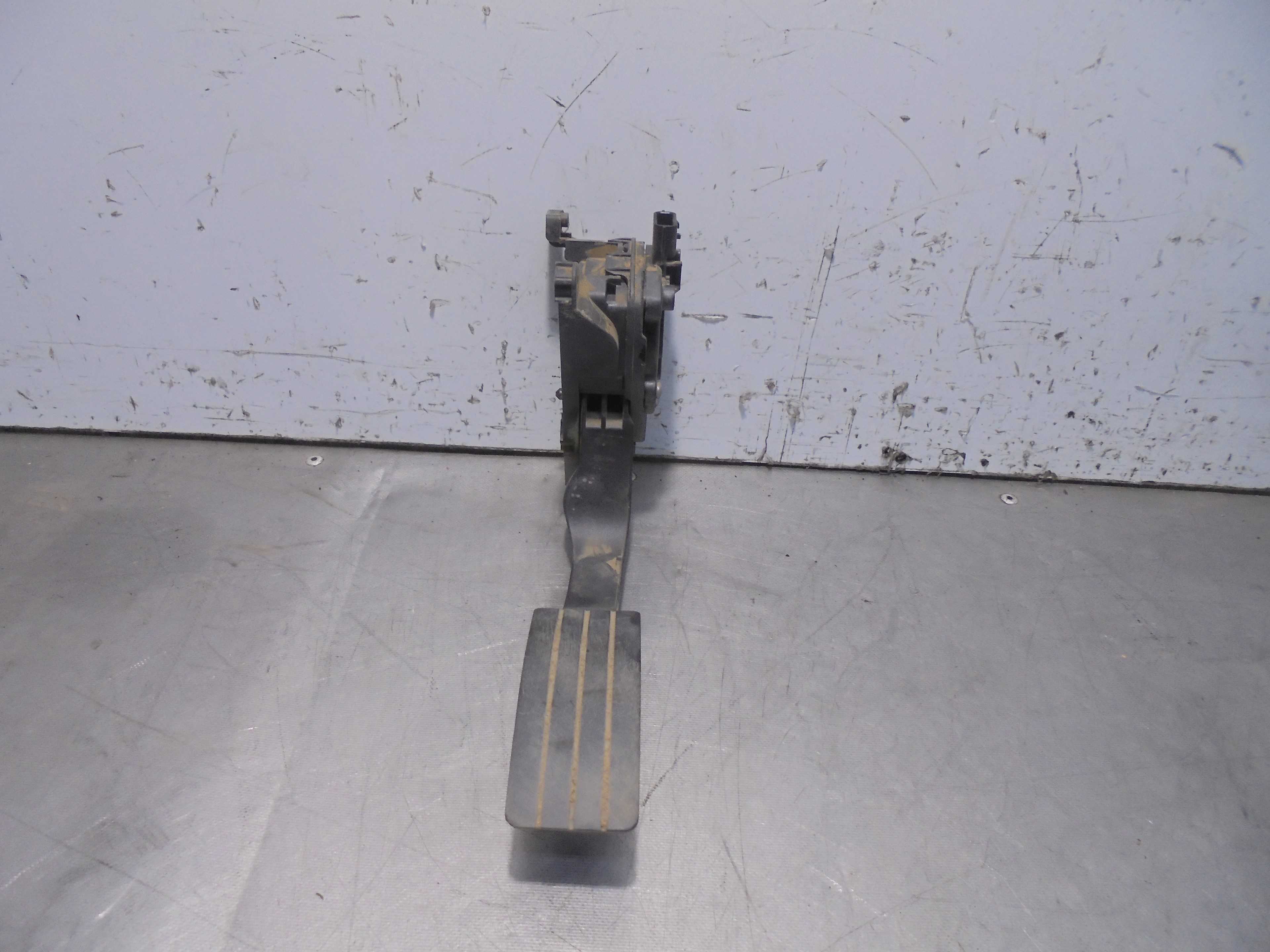 Recambio de potenciometro pedal para dacia duster 1.5 dci diesel fap cat referencia OEM IAM 180026342R  