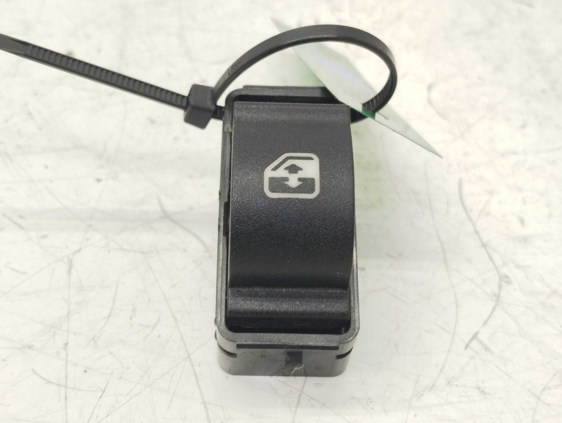 Recambio de mando elevalunas delantero derecho para iveco 35s12 referencia OEM IAM 5801511730  