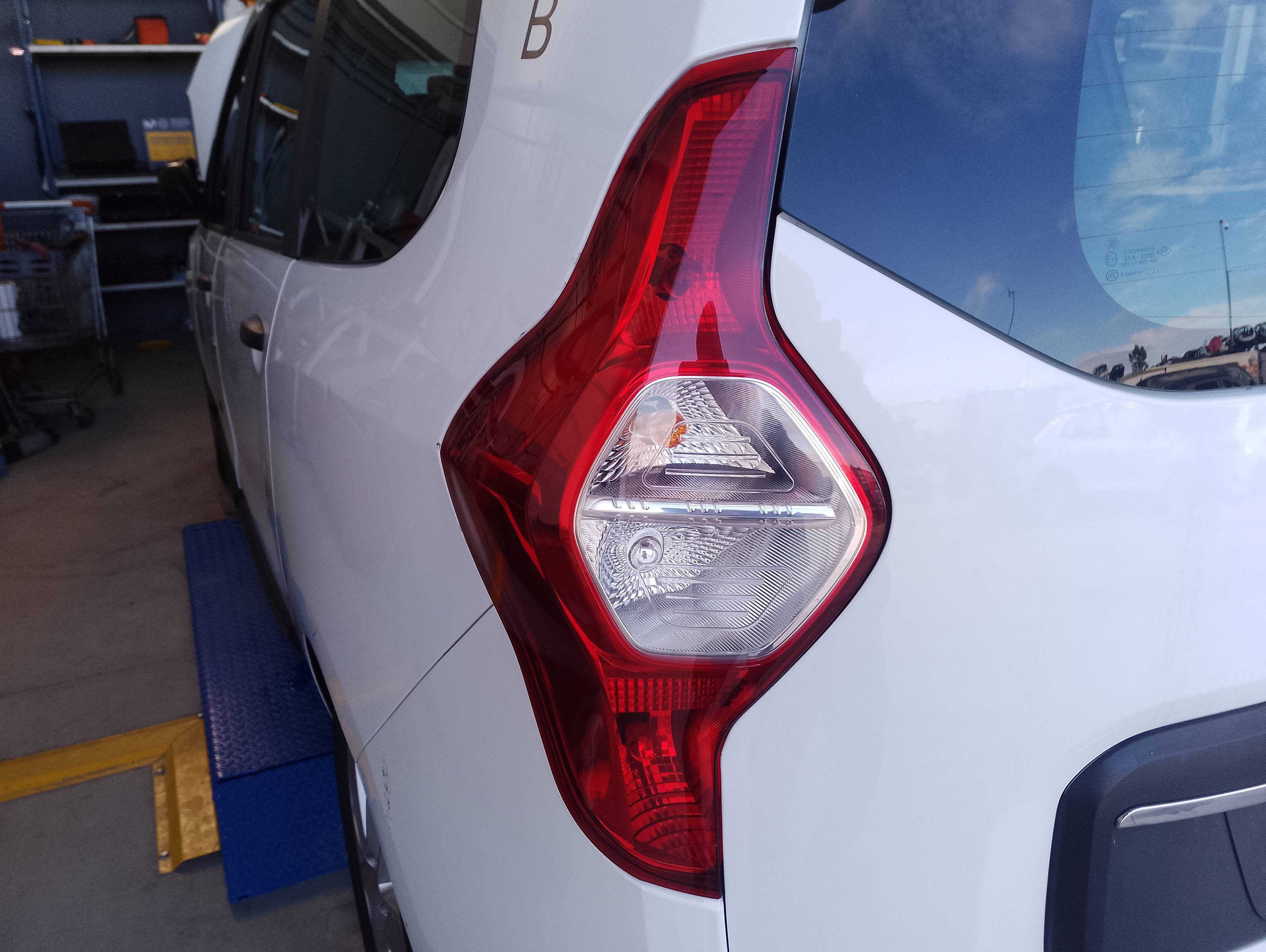 Recambio de piloto trasero izquierdo para dacia lodgy 15th anniversary referencia OEM IAM   