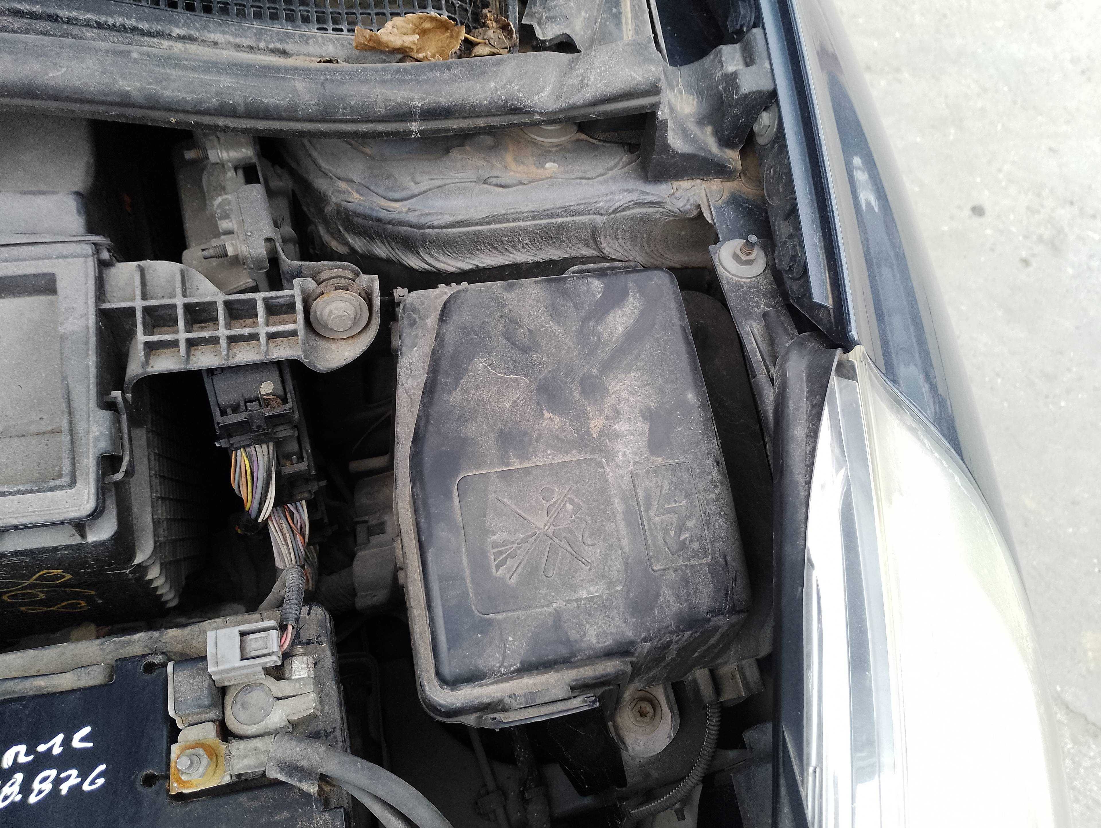 Recambio de caja reles / fusibles para renault clio iv zen referencia OEM IAM   