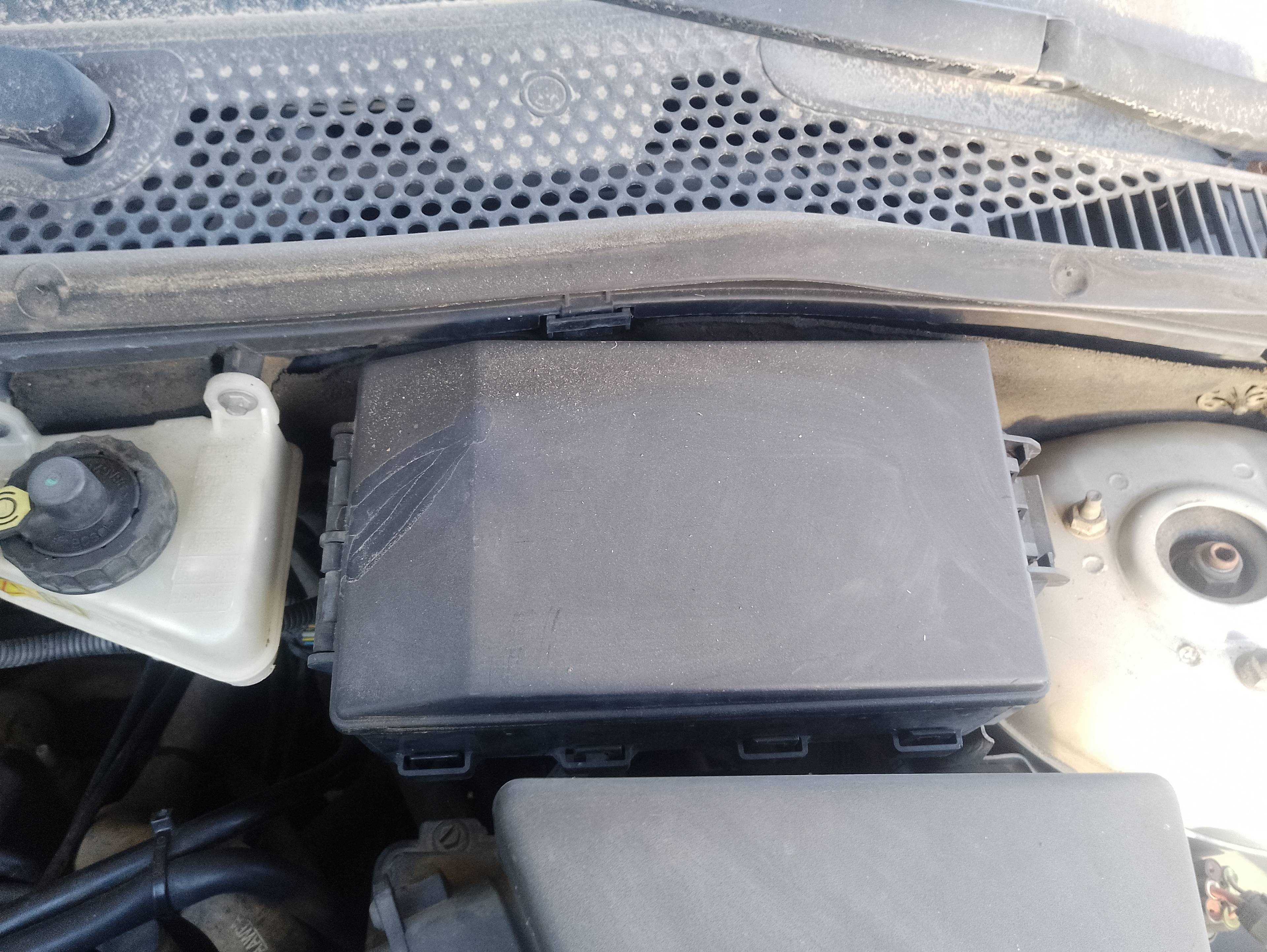 Recambio de caja reles / fusibles para ford focus berlina (cak) ambiente referencia OEM IAM   