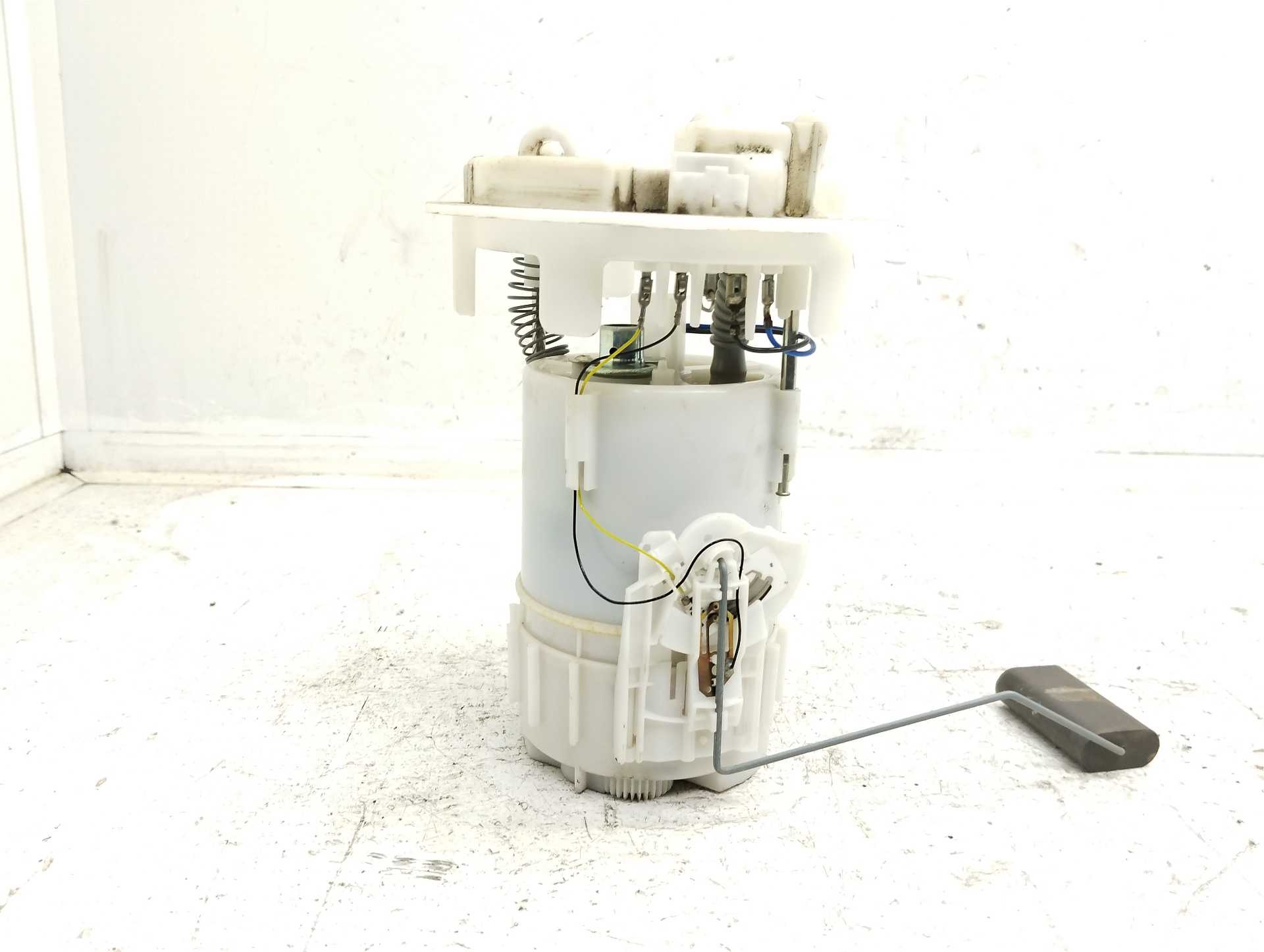 Recambio de aforador para peugeot 208 style referencia OEM IAM 9674466680  