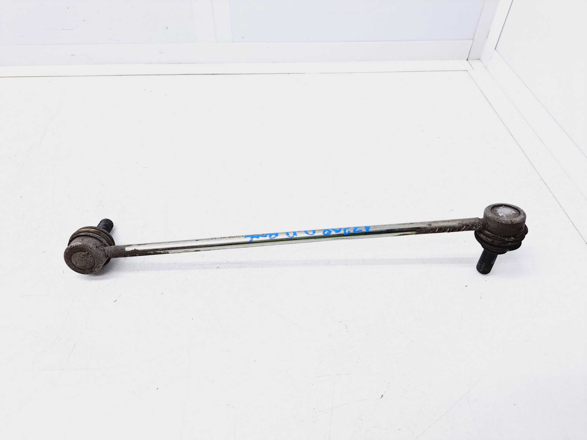 Recambio de bieleta estabilizadora delantera derecha para volkswagen caddy furgón/kombi 2.0 tdi referencia OEM IAM 5Q0411315A  