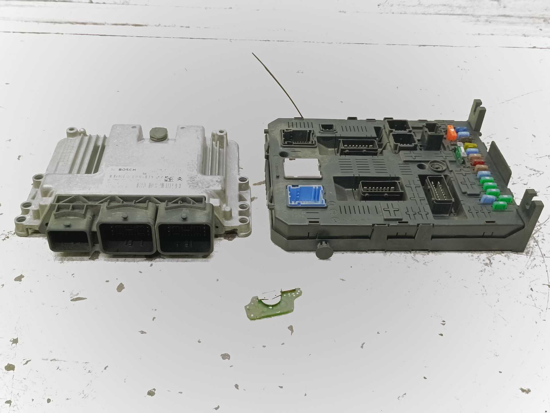 Recambio de centralita motor uce para citroën c4 picasso exclusive referencia OEM IAM 9676643580 0261S06621 