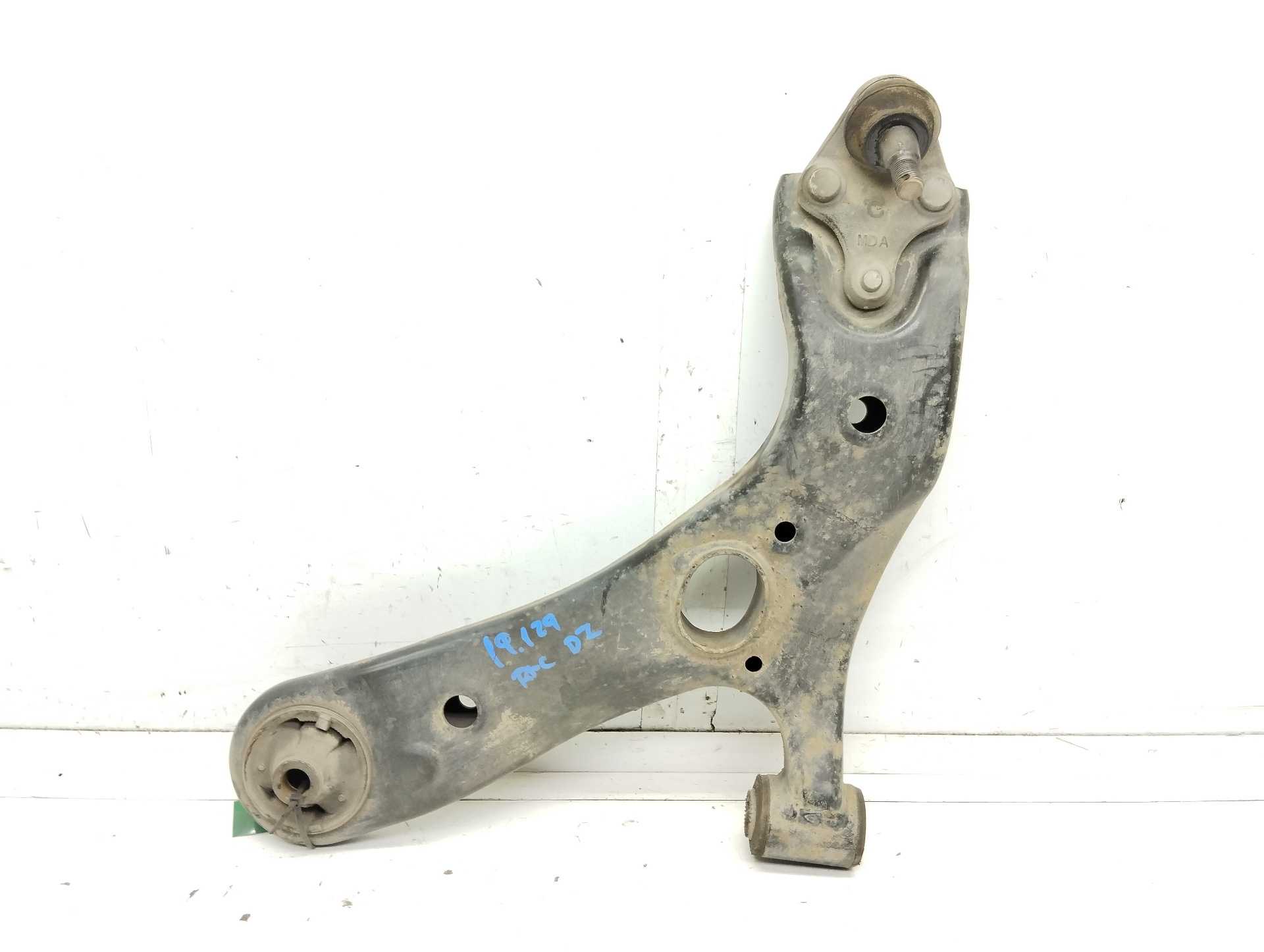 Recambio de brazo suspension inferior delantero izquierdo para toyota auris luna+ referencia OEM IAM   
