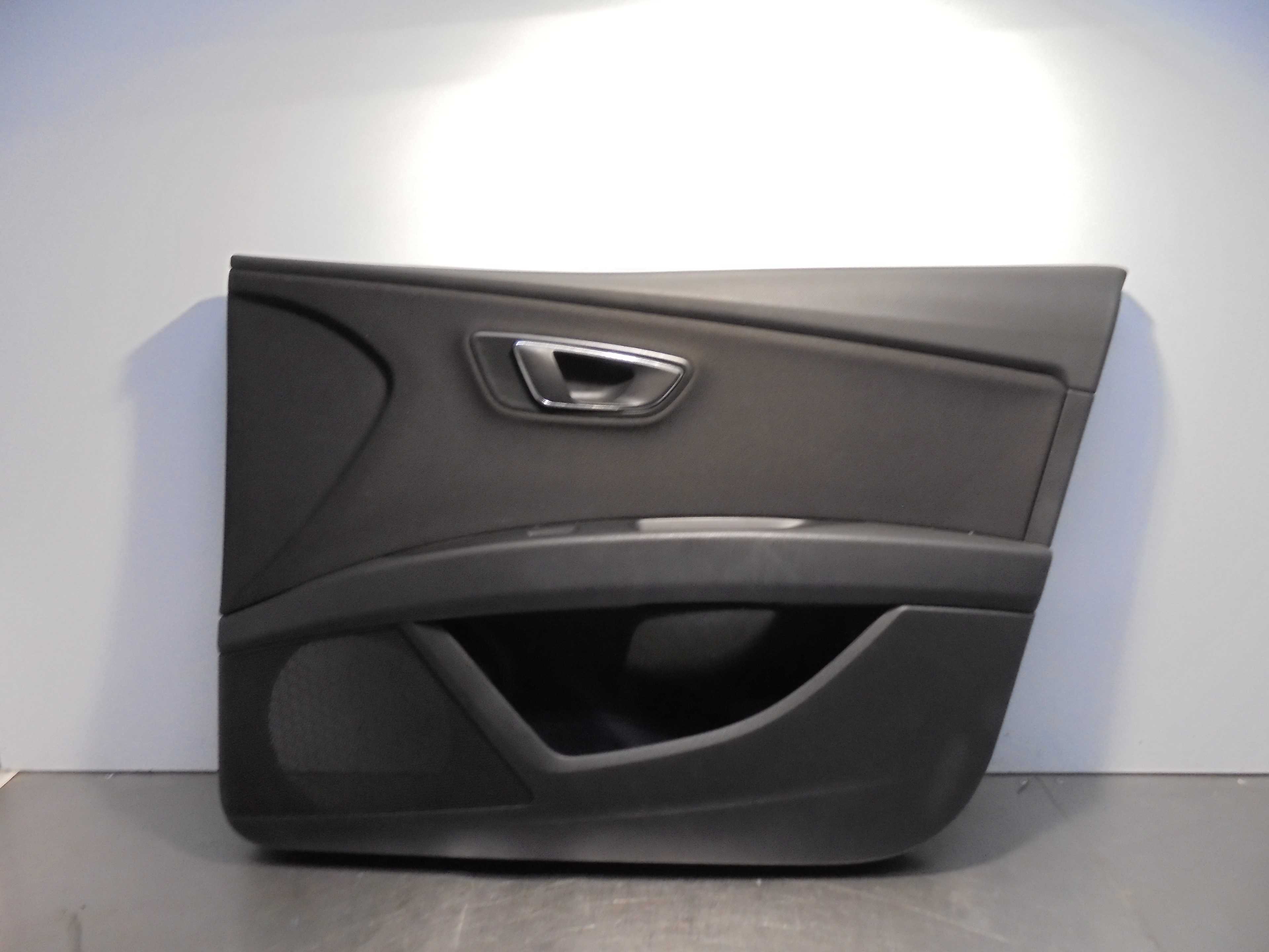 Recambio de guarnecido puerta delantera derecha para seat leon (5f1) 1.6 tdi referencia OEM IAM 5F4867132  