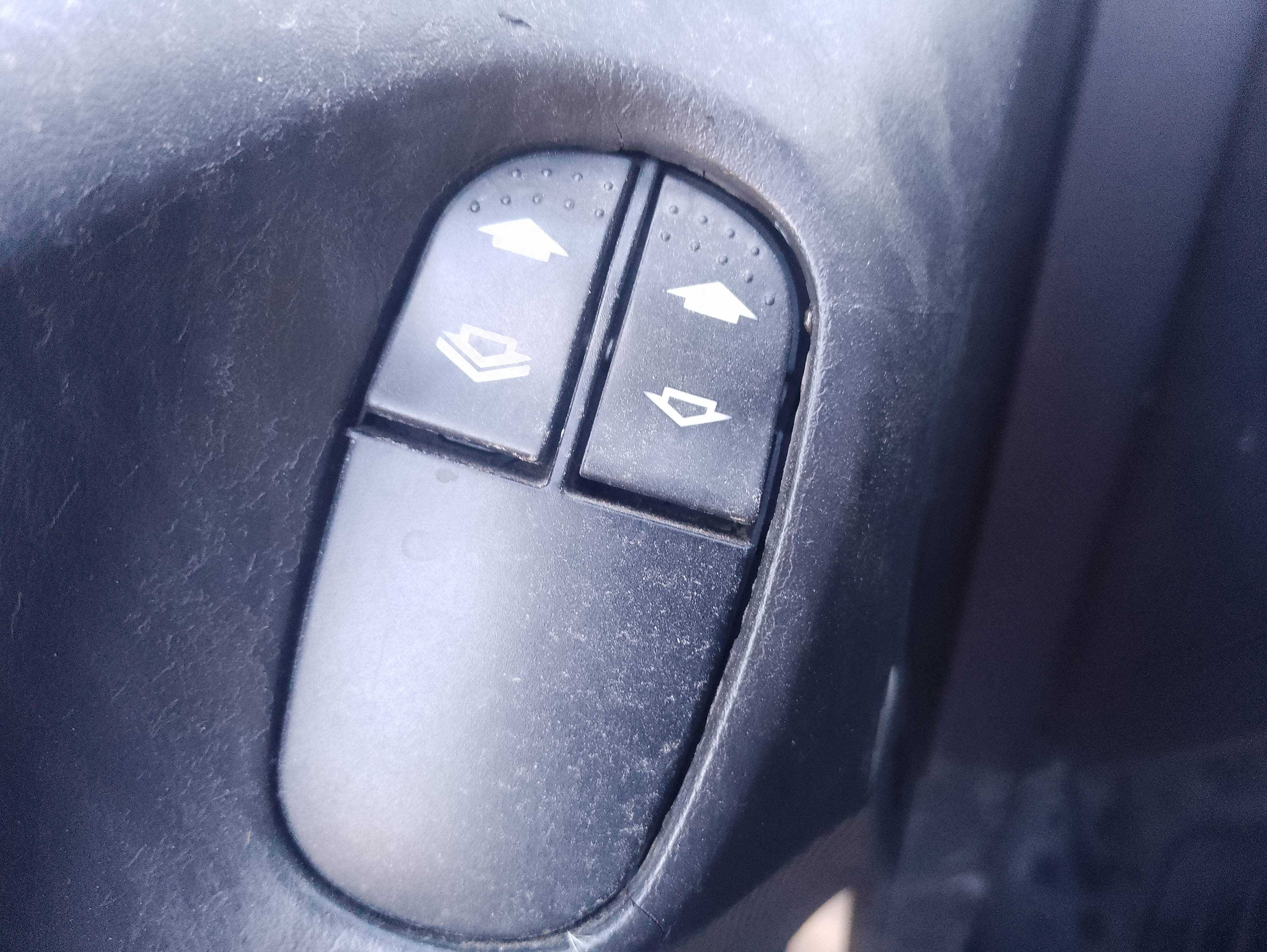 Recambio de mando elevalunas delantero izquierdo para ford focus berlina (cak) ambiente referencia OEM IAM   