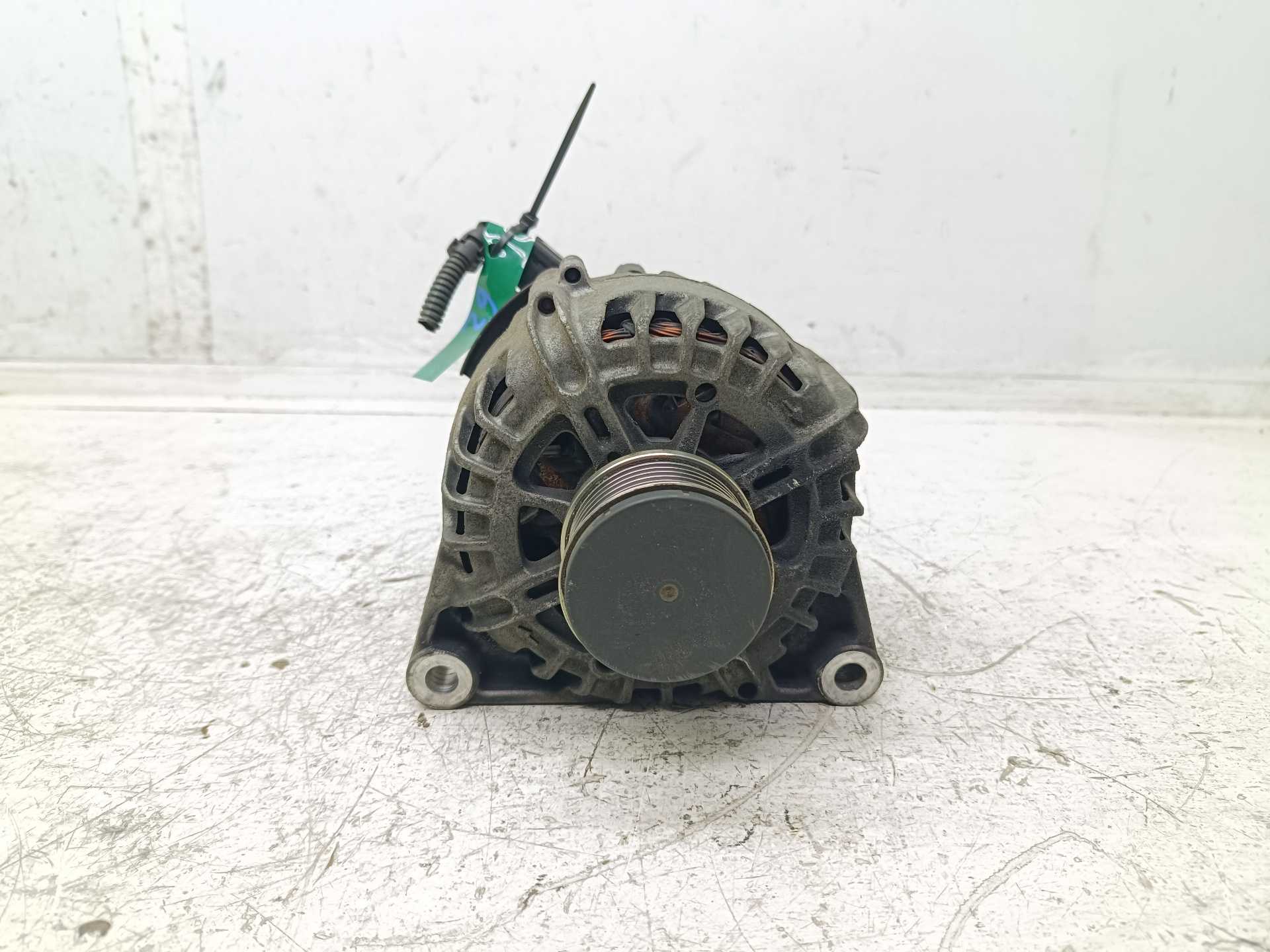 Recambio de alternador para peugeot 208 style referencia OEM IAM 9818677980 2713135A TG12C261