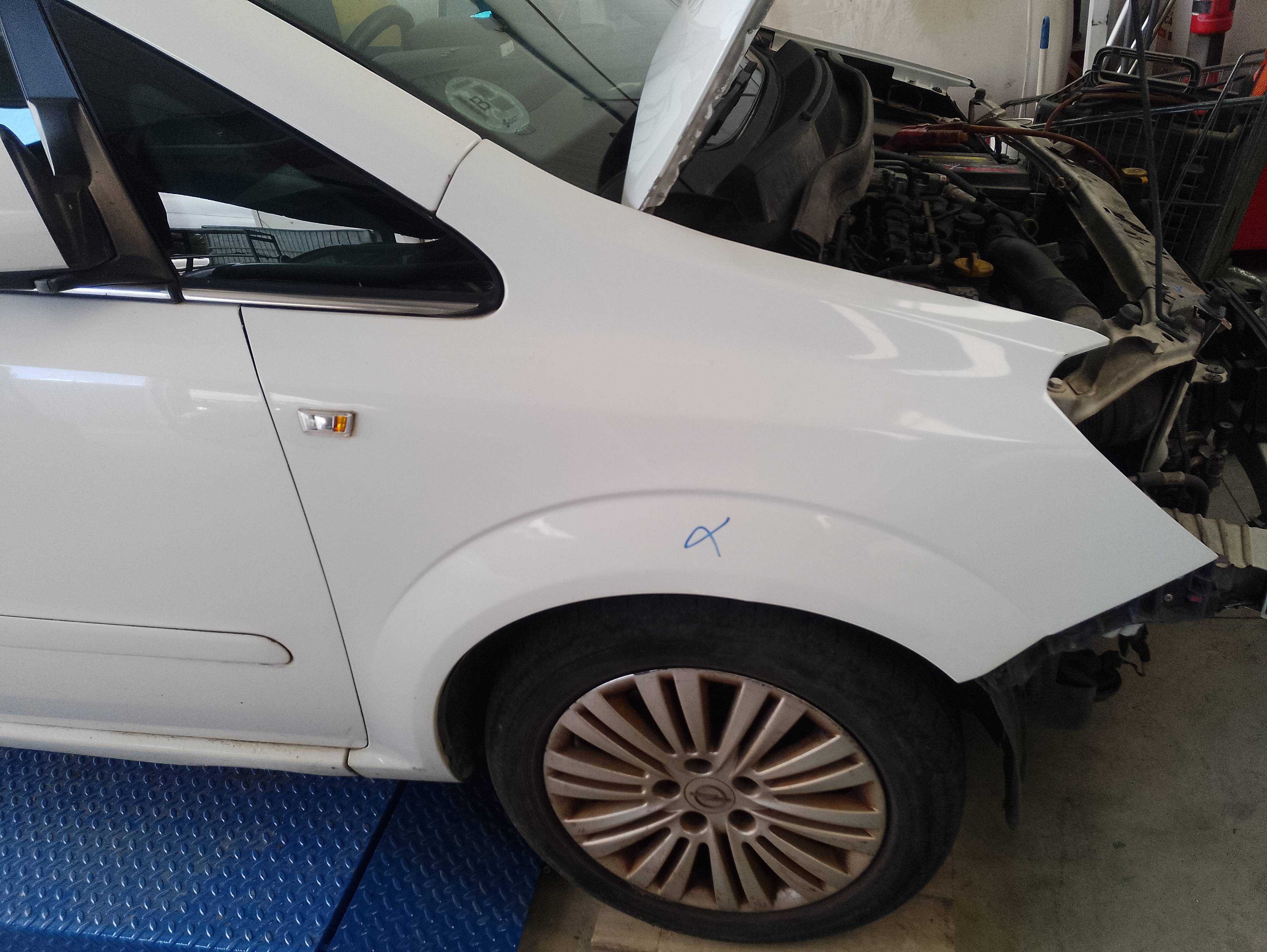 Recambio de aleta delantera derecha para opel zafira b cosmo referencia OEM IAM   