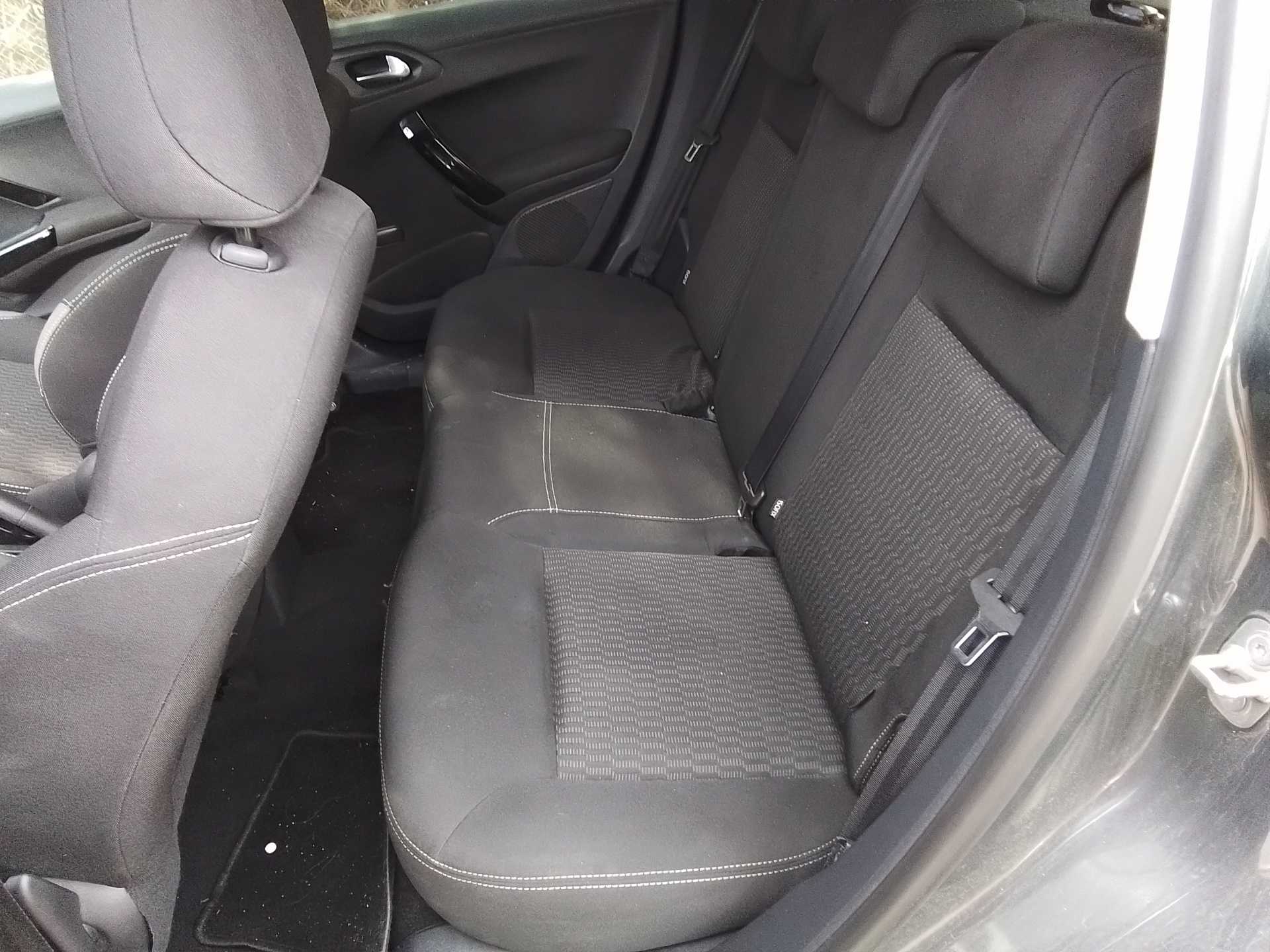 Recambio de asientos traseros para peugeot 208 style referencia OEM IAM   