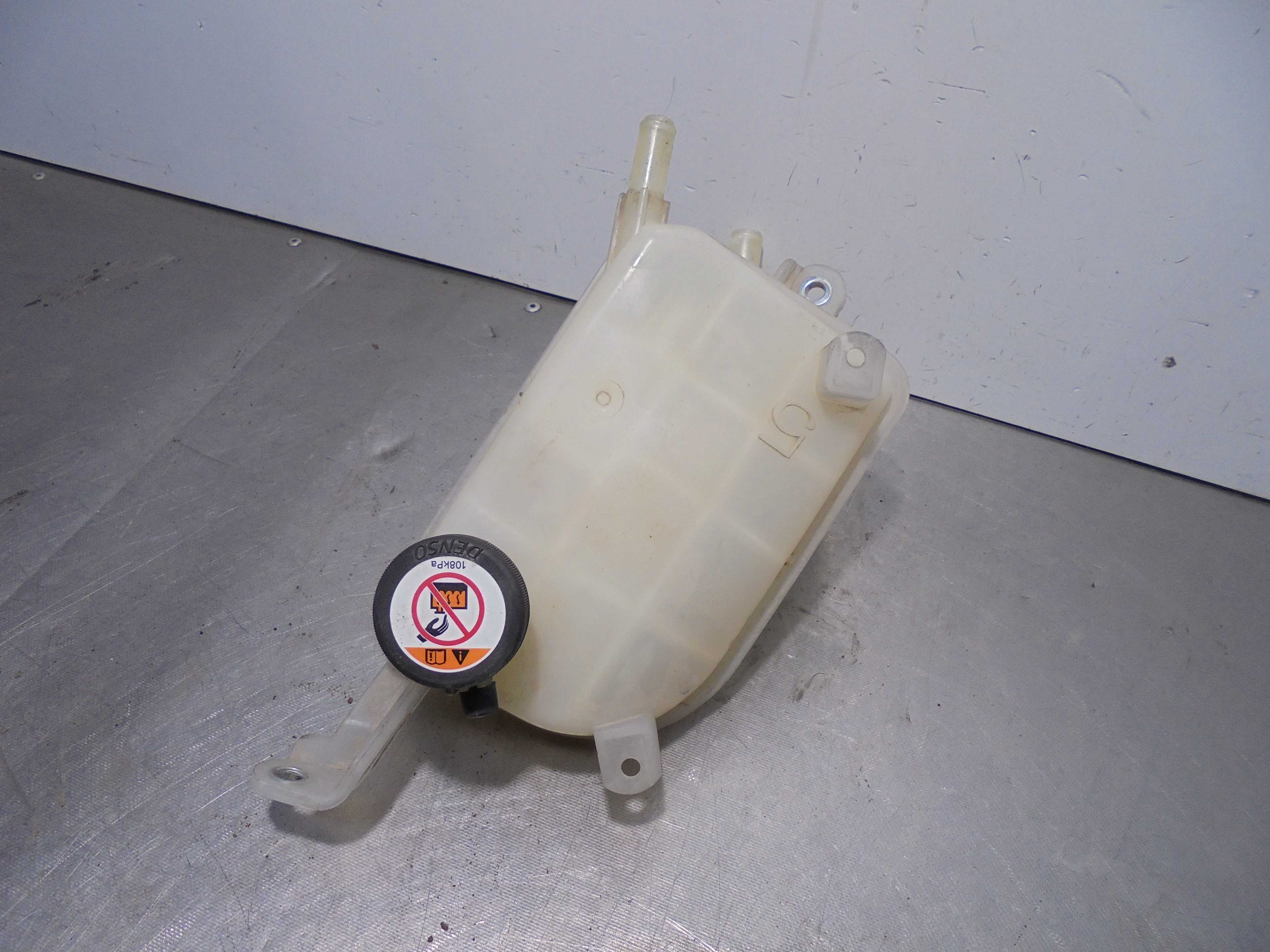 Recambio de deposito expansion para toyota prius+ 1.8 16v cat referencia OEM IAM 1648028080 DENSO 