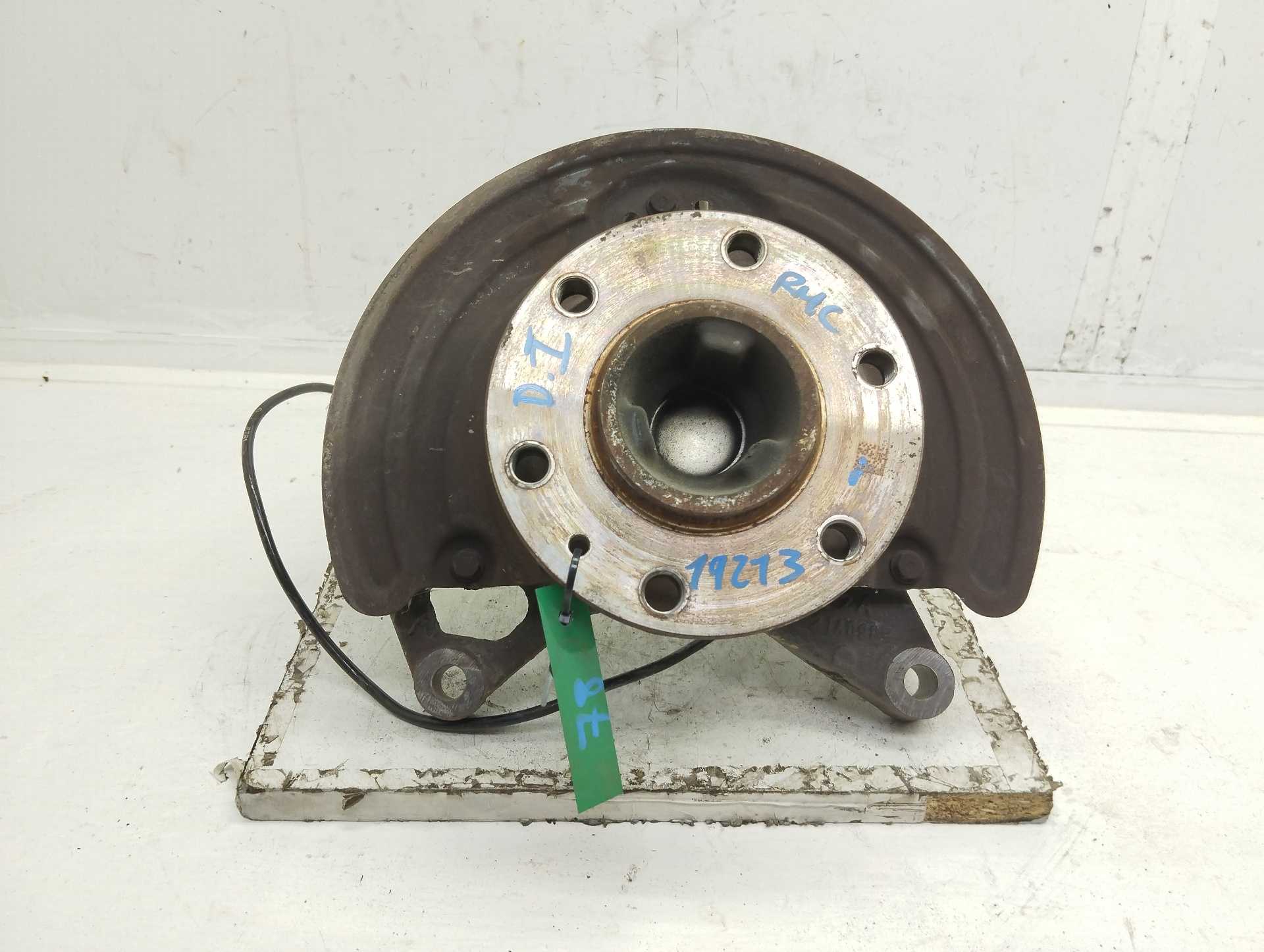 Recambio de mangueta delantera izquierda para iveco 35s12 referencia OEM IAM  580241798700 5802418095