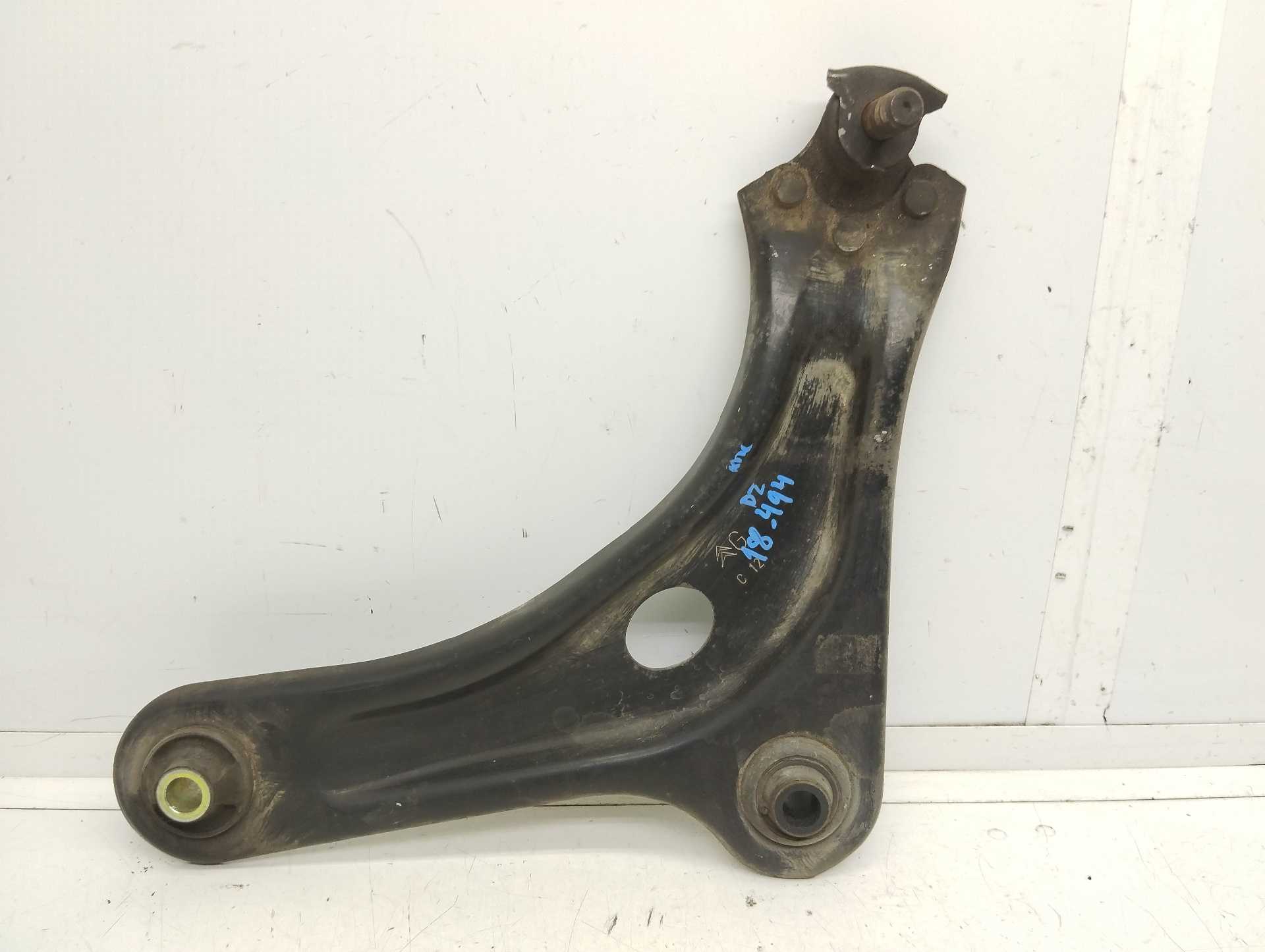 Recambio de brazo suspension inferior delantero izquierdo para peugeot 208 style referencia OEM IAM  1682729880 9670772080