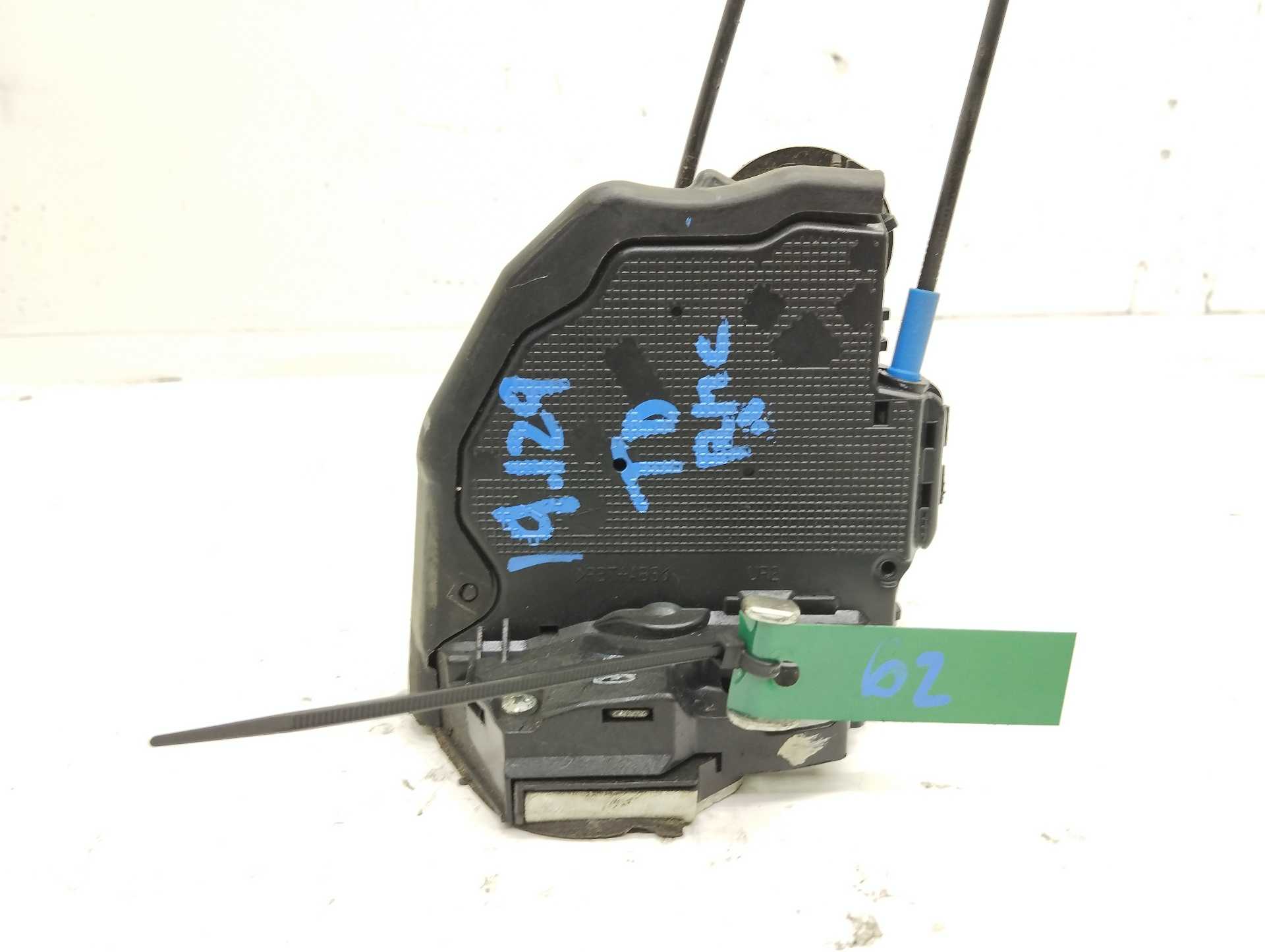 Recambio de cerradura puerta trasera derecha para toyota auris luna+ referencia OEM IAM A046693  